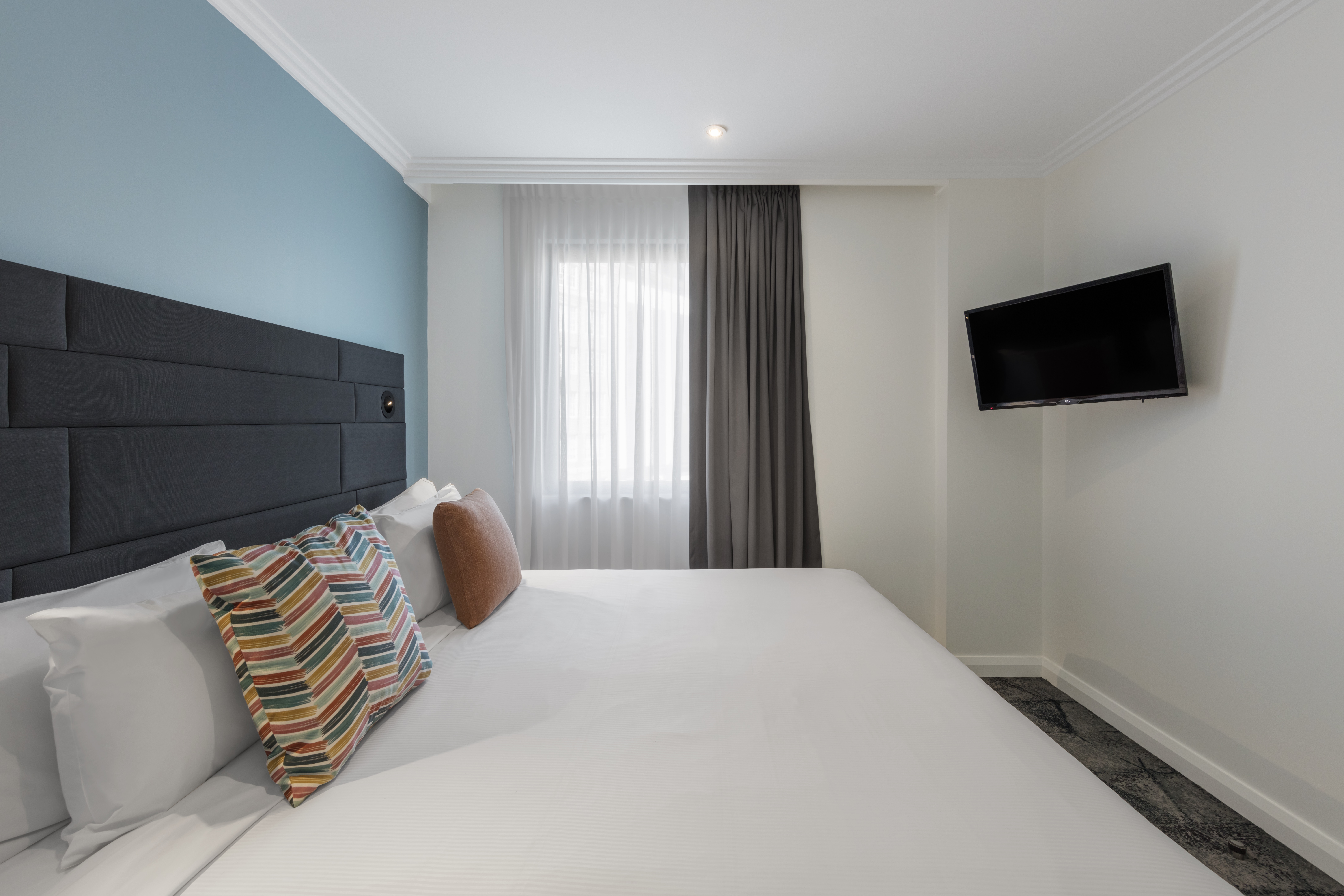 Guest room at the Club Wyndham Sydney, Trademark Collection by Wyndham in Sydney, Other than US/Canada