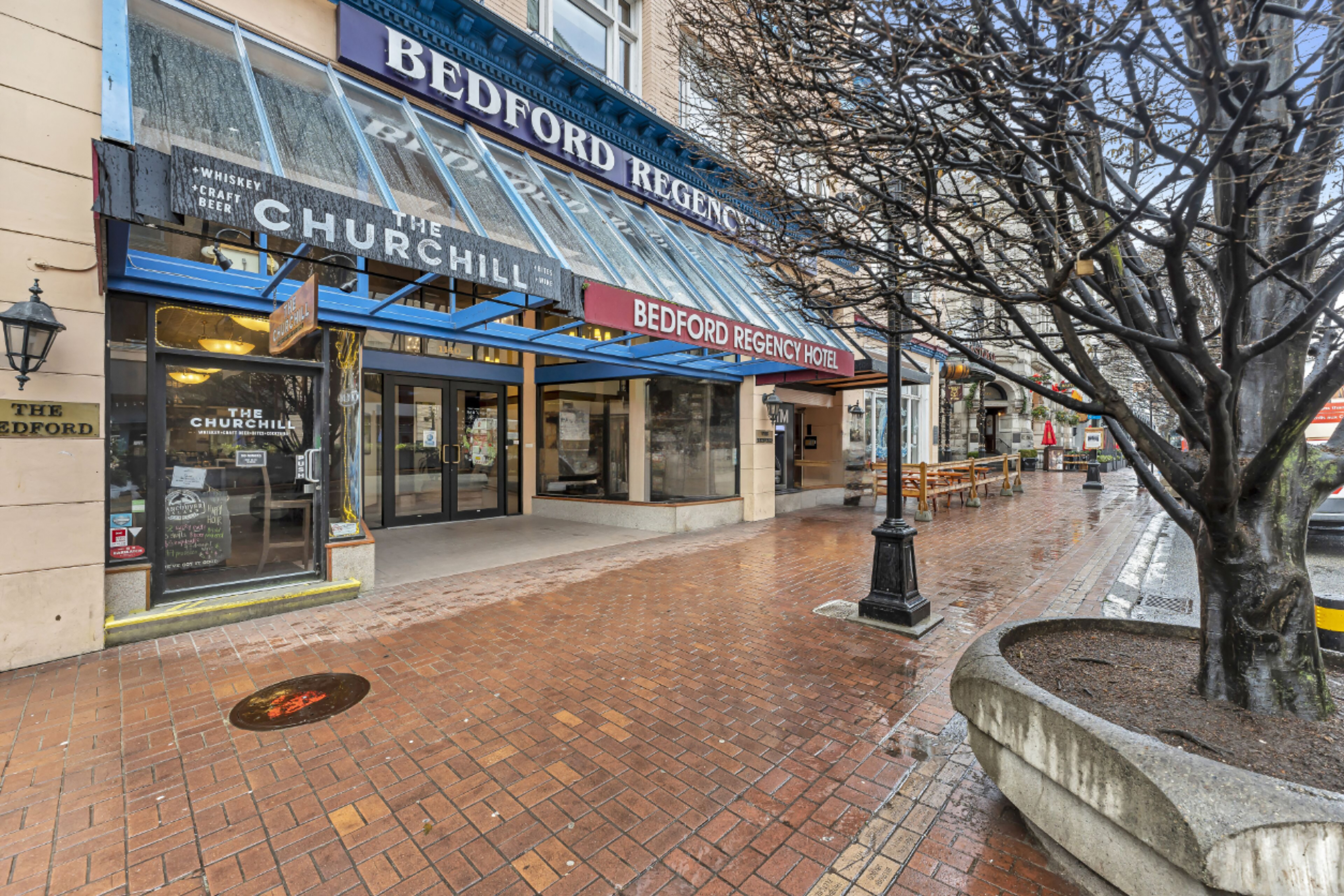 Exterior of Bedford Regency Hotel, Trademark Collection by Wyndham hotel in Victoria, British Columbia