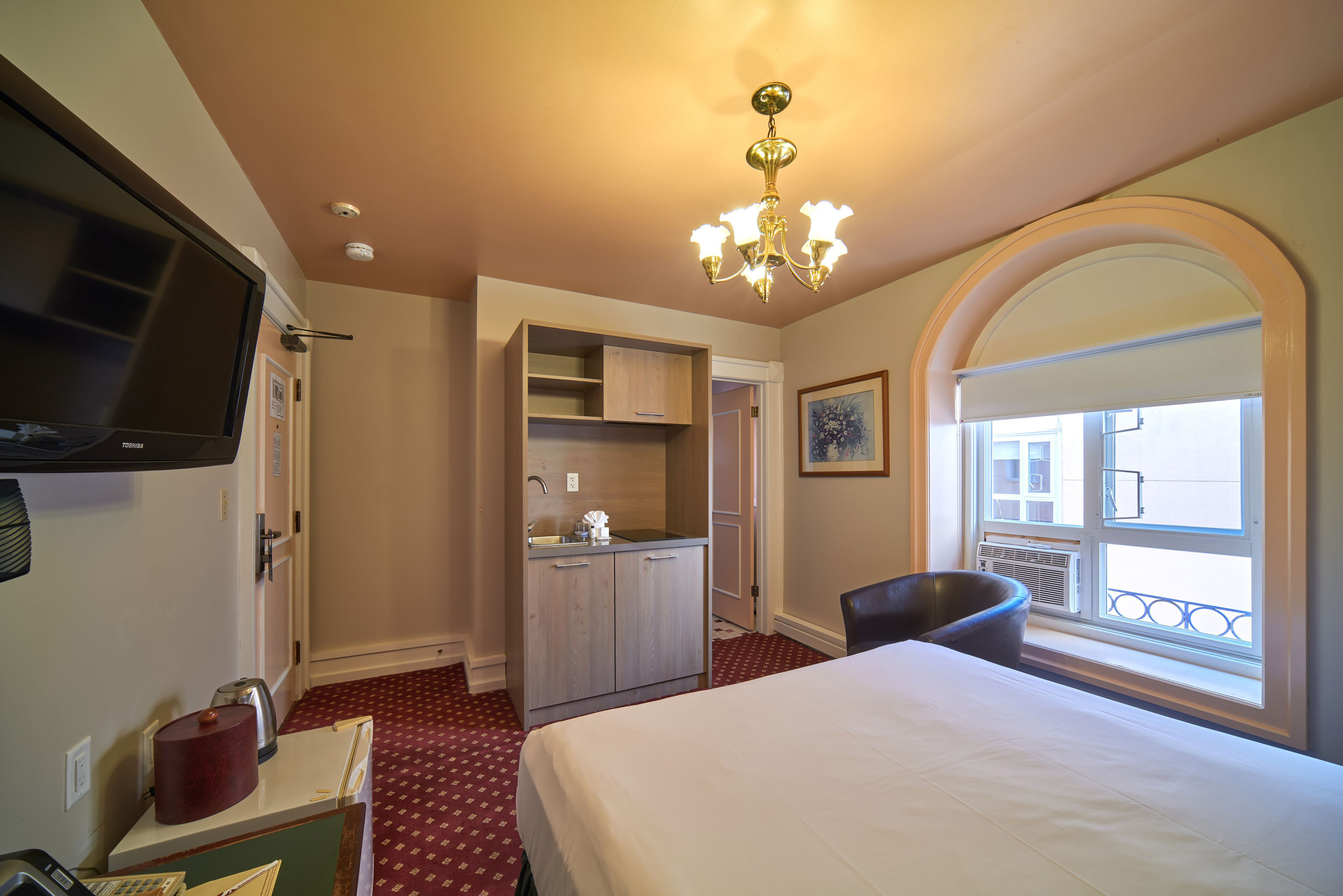 Guest room at the Bedford Regency Hotel, Trademark Collection by Wyndham in Victoria, British Columbia