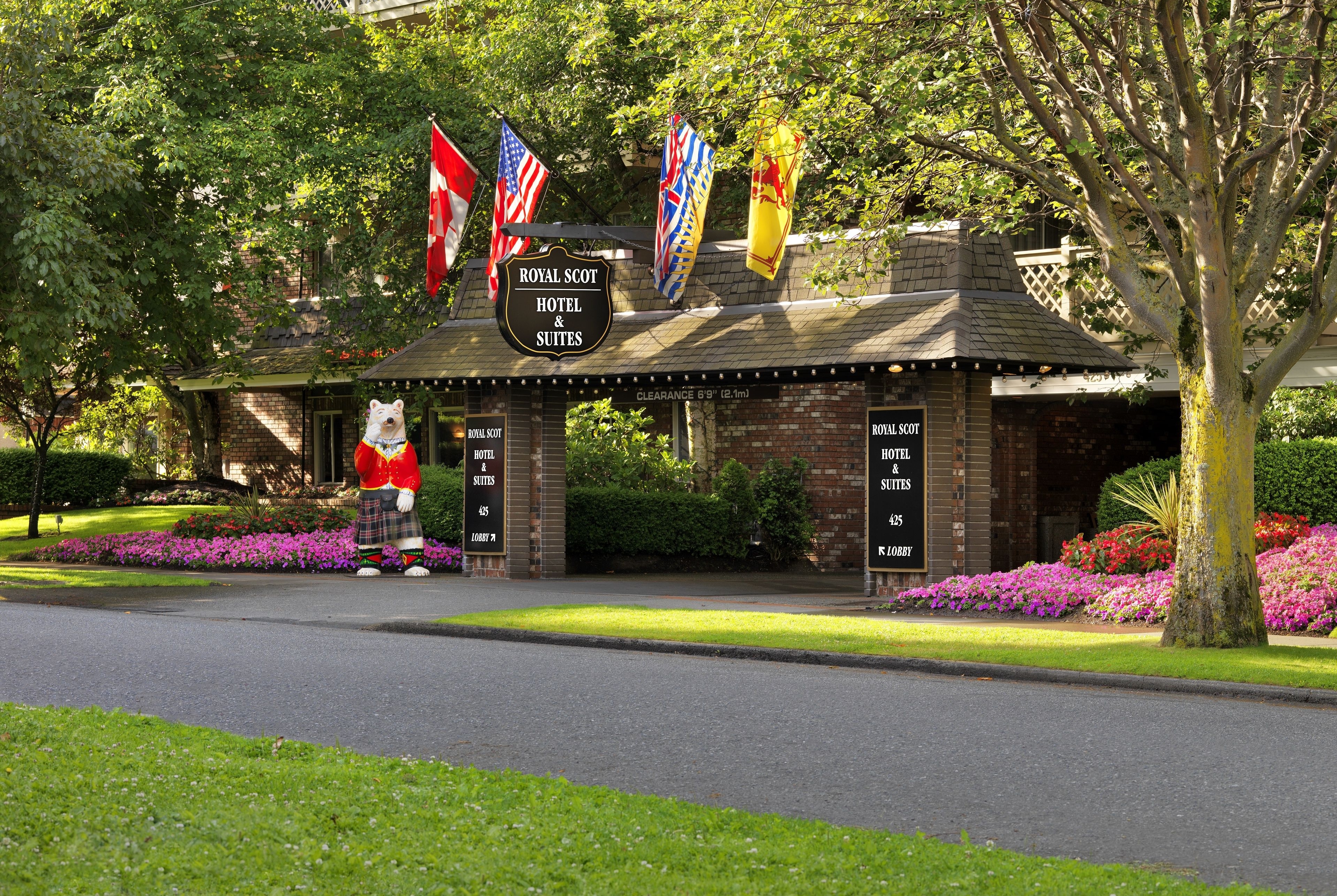 Exterior of Royal Scot Hotel & Suites, Trademark Collection by Wyndham hotel in Victoria, British Columbia