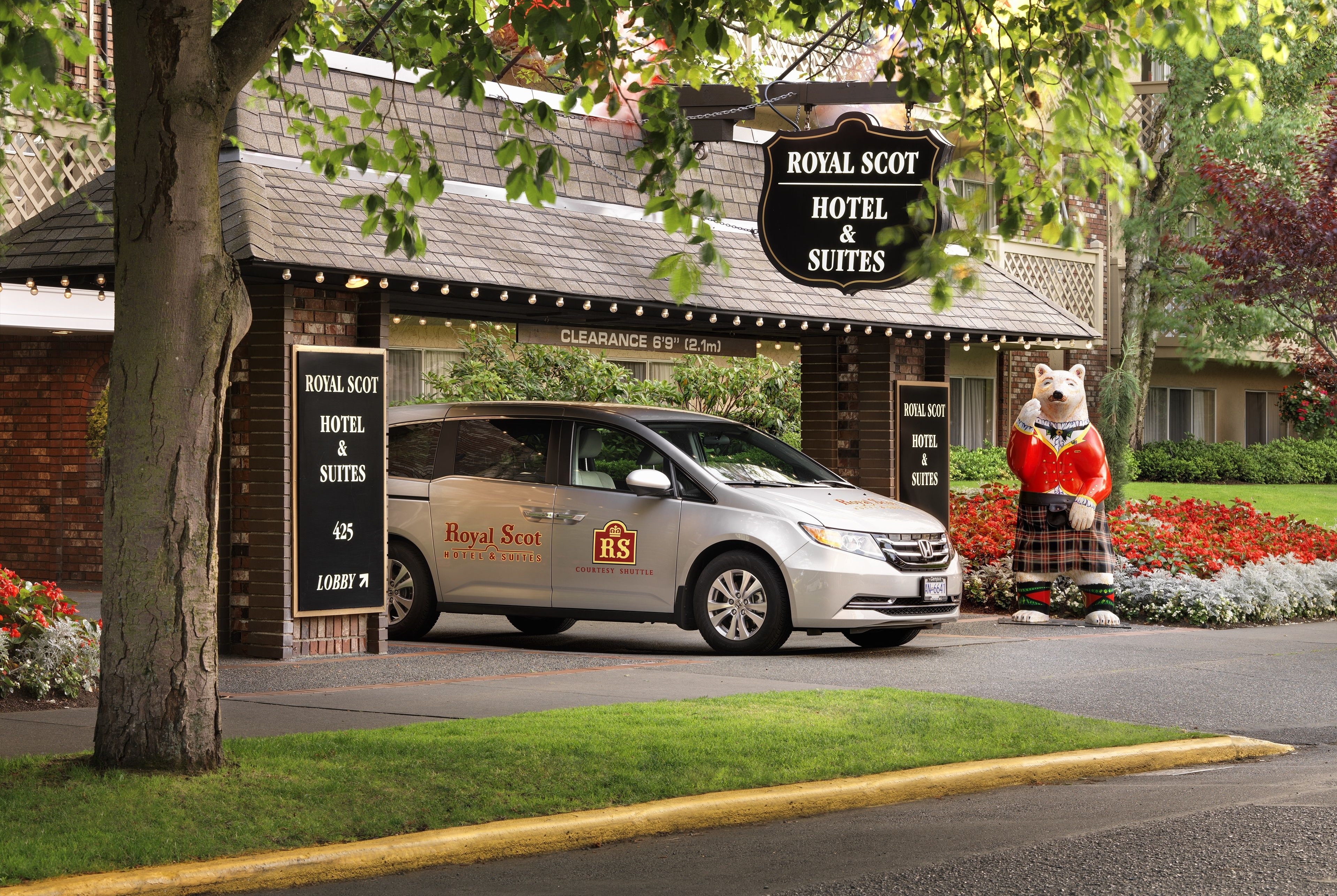 Exterior of Royal Scot Hotel & Suites, Trademark Collection by Wyndham hotel in Victoria, British Columbia