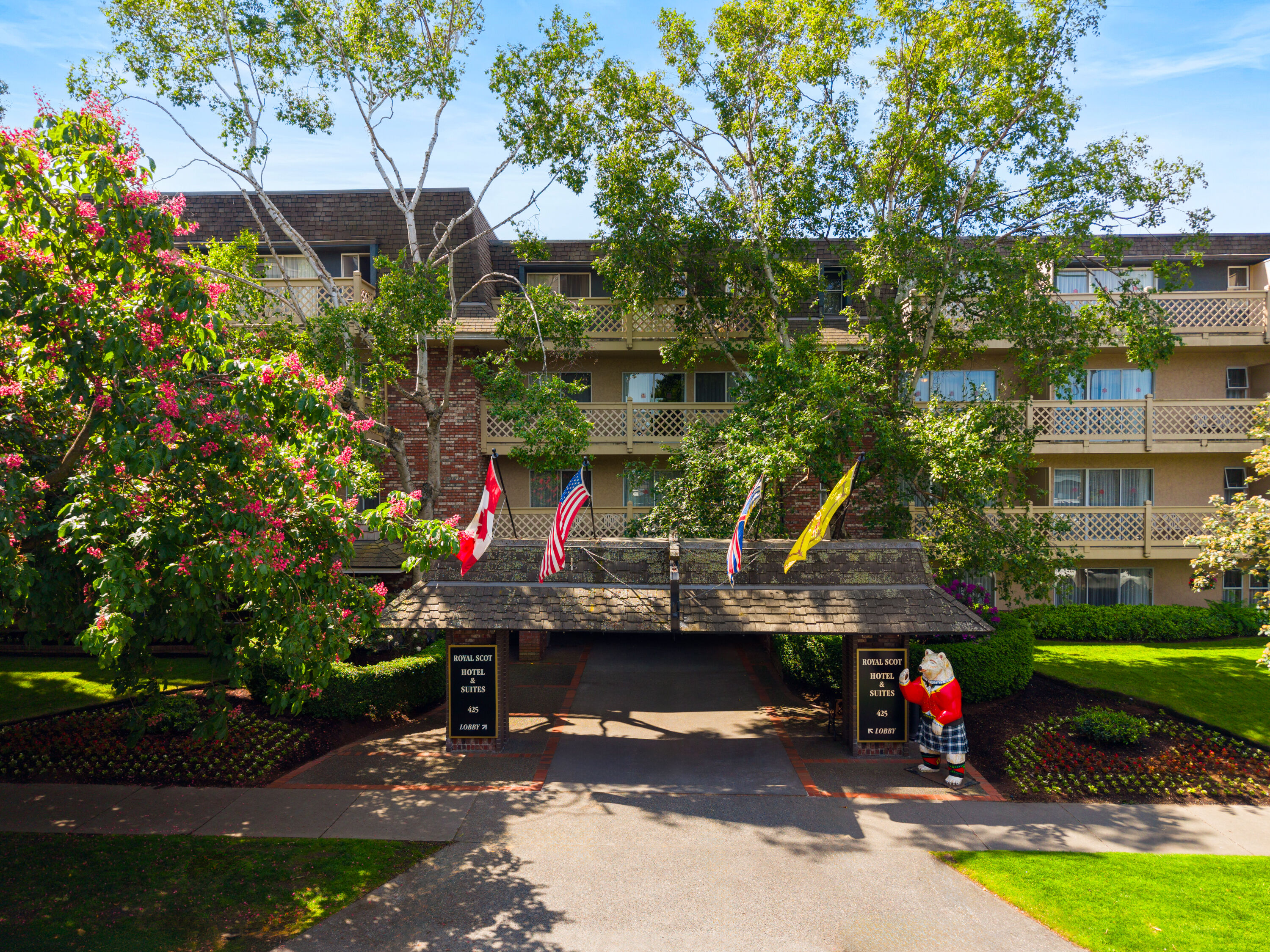 Exterior Day Image of Royal Scot Hotel & Suites, Trademark Collection by Wyndham hotel in Victoria, British Columbia