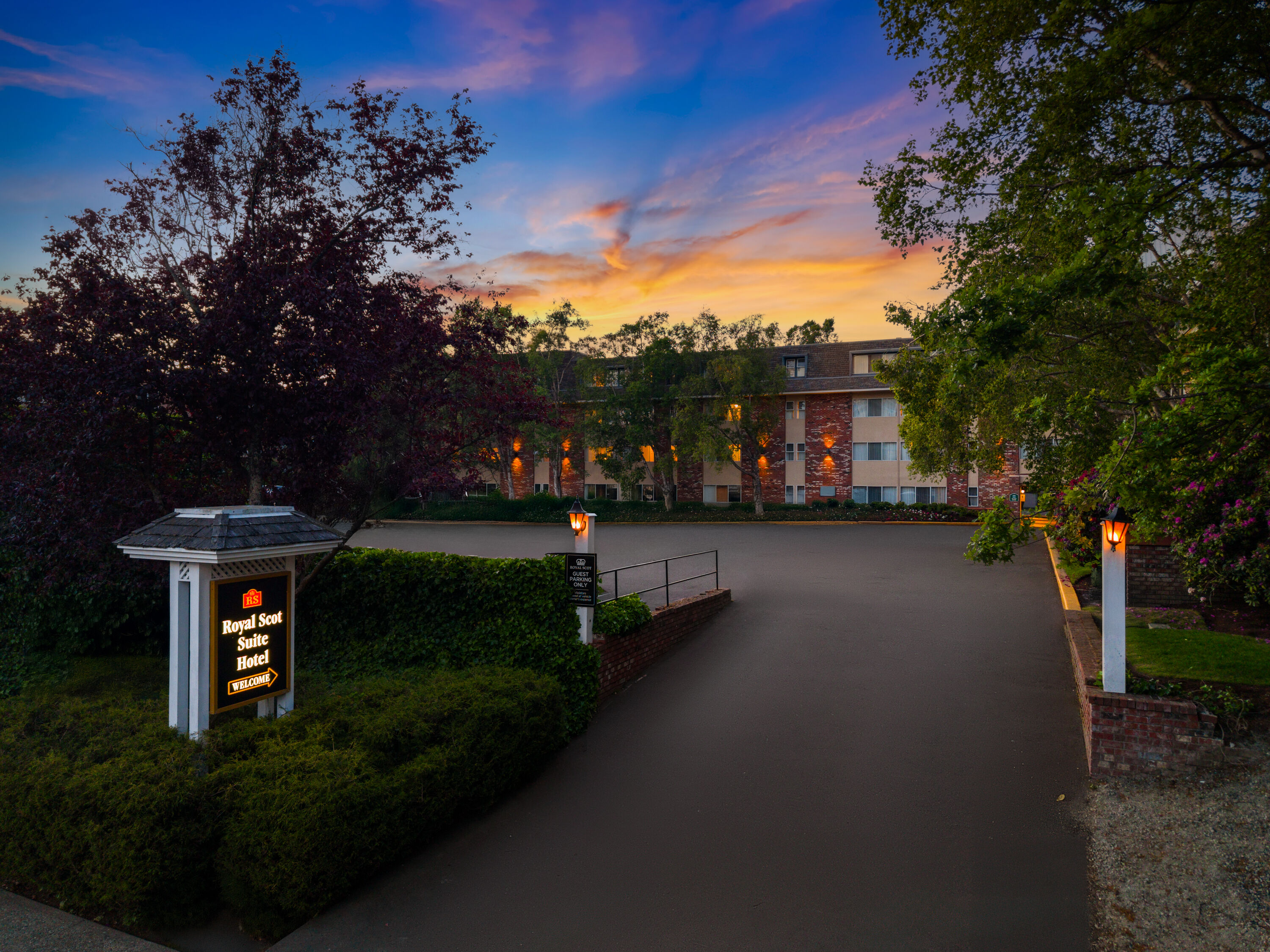 Exterior Dusk Image of Royal Scot Hotel & Suites, Trademark Collection by Wyndham hotel in Victoria, British Columbia