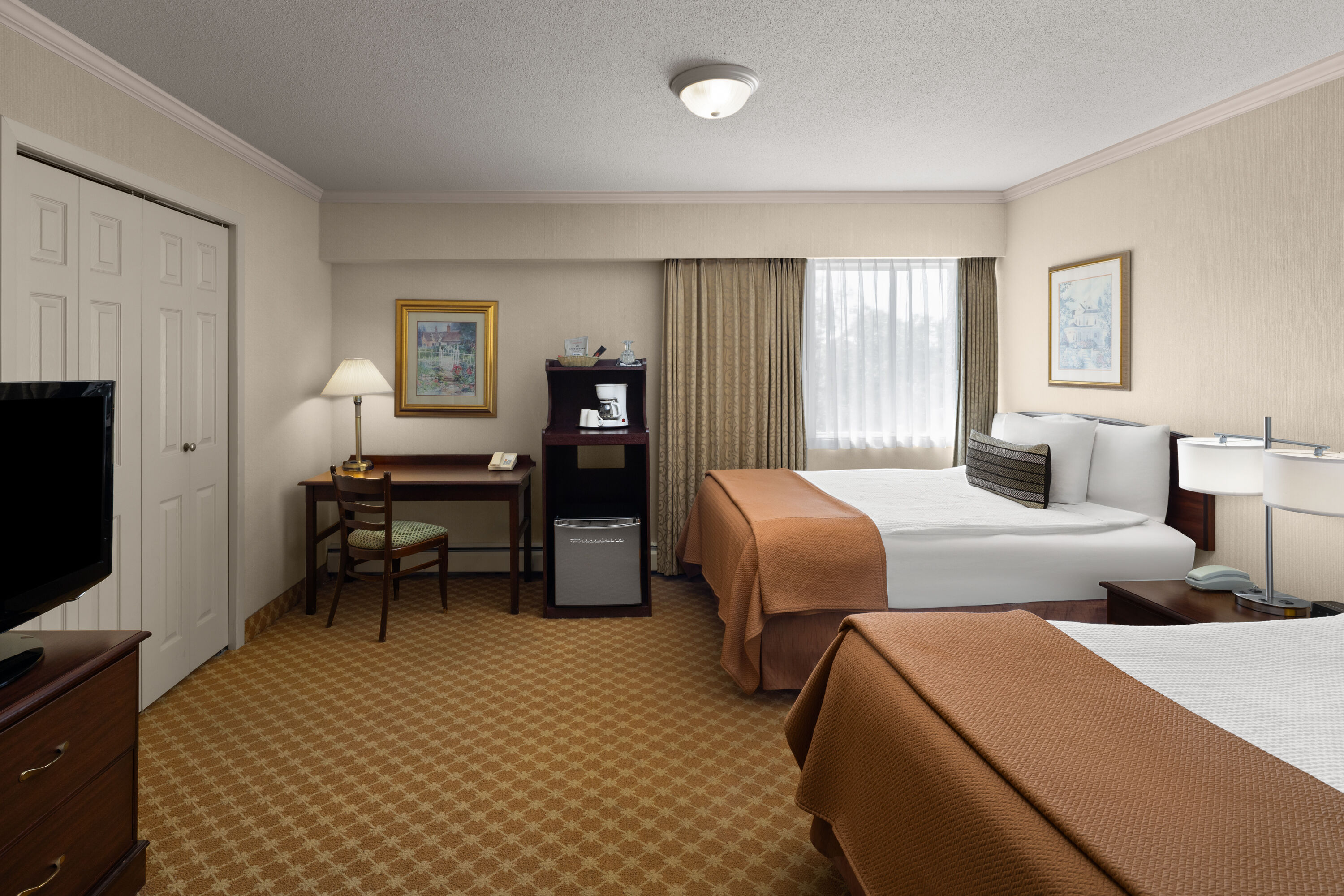 Guest room at the Royal Scot Hotel & Suites, Trademark Collection by Wyndham in Victoria, British Columbia