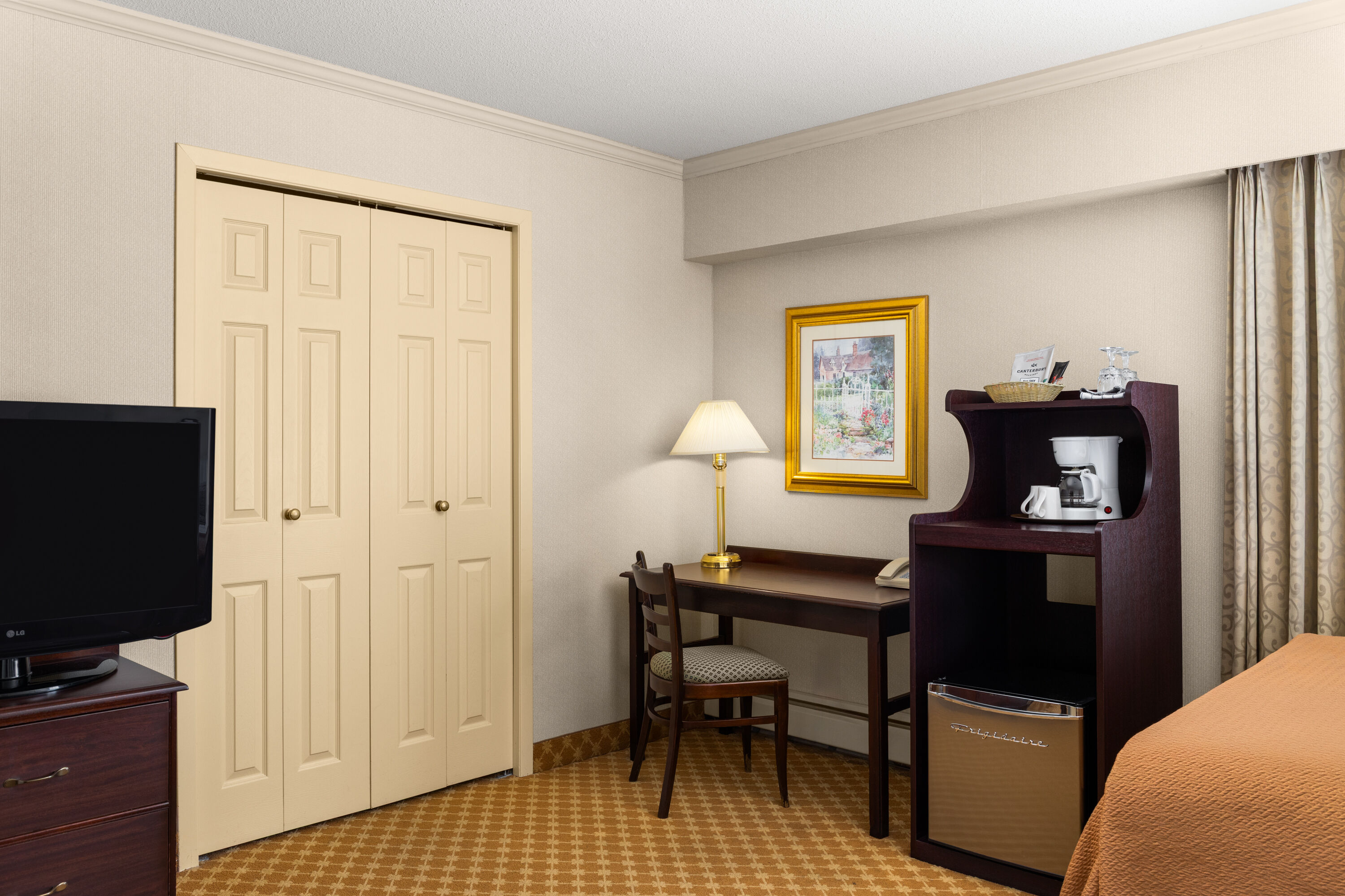 Guest room at the Royal Scot Hotel & Suites, Trademark Collection by Wyndham in Victoria, British Columbia