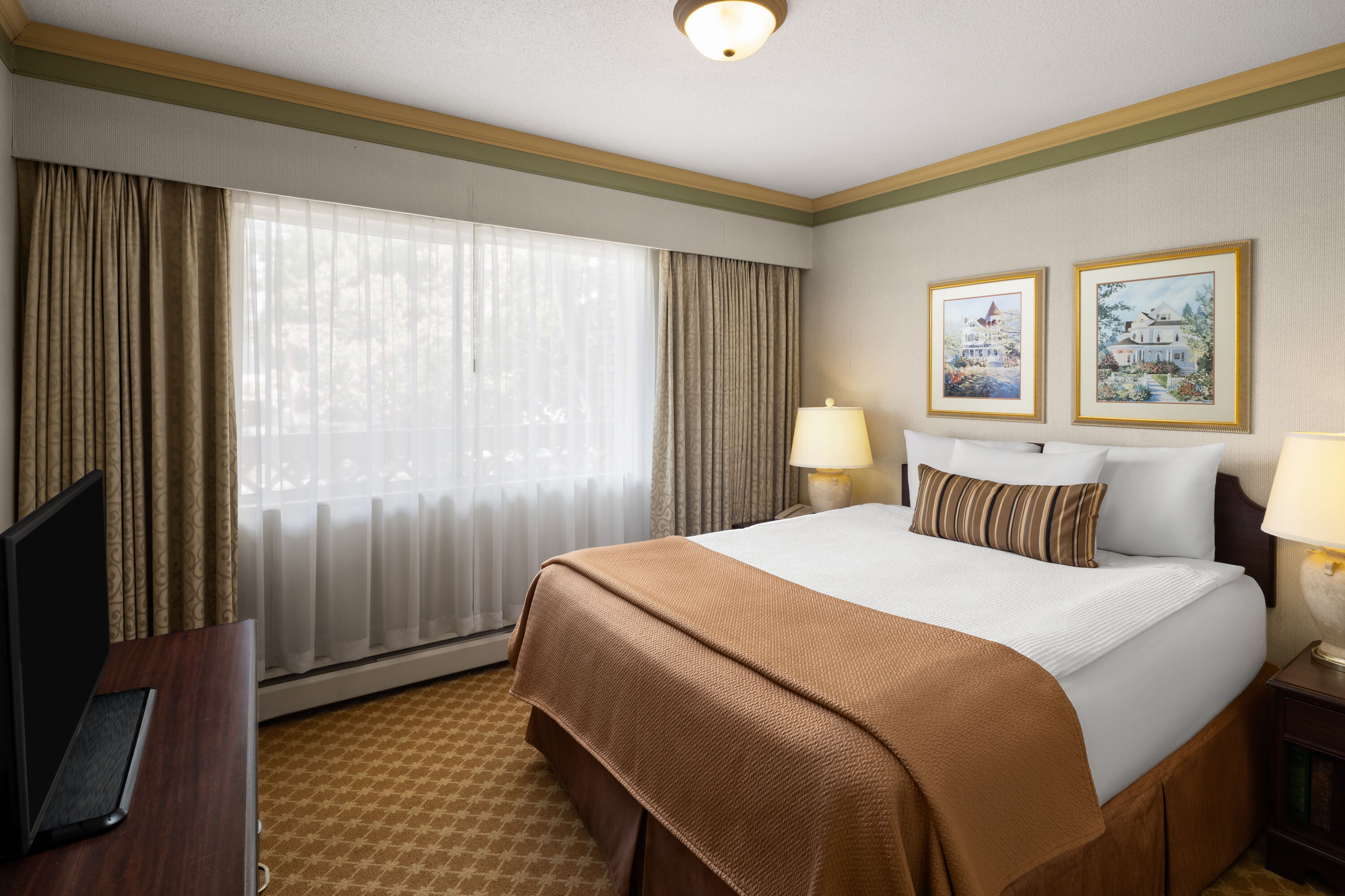 Guest room at the Royal Scot Hotel & Suites, Trademark Collection by Wyndham in Victoria, British Columbia