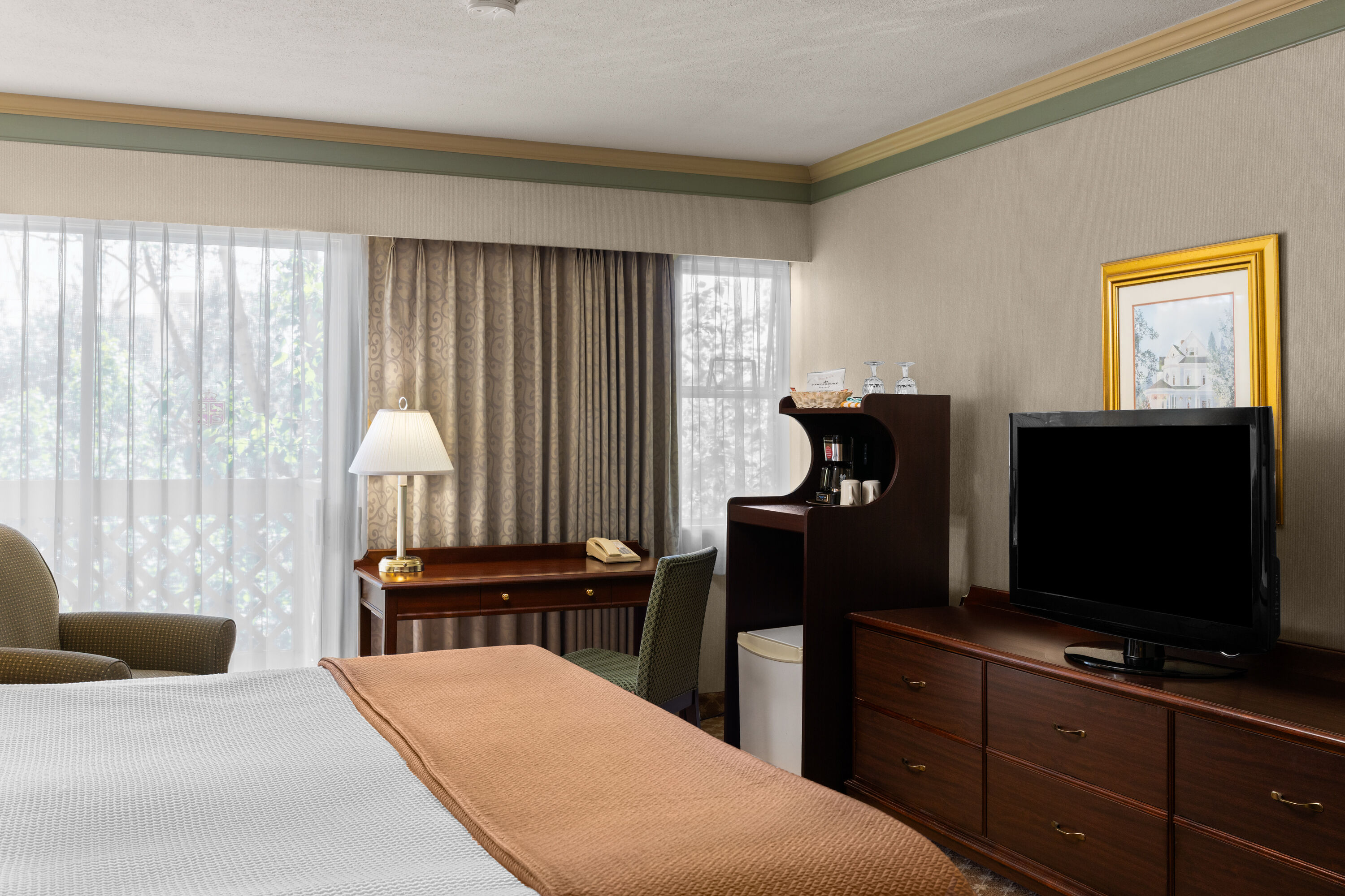 Guest room at the Royal Scot Hotel & Suites, Trademark Collection by Wyndham in Victoria, British Columbia