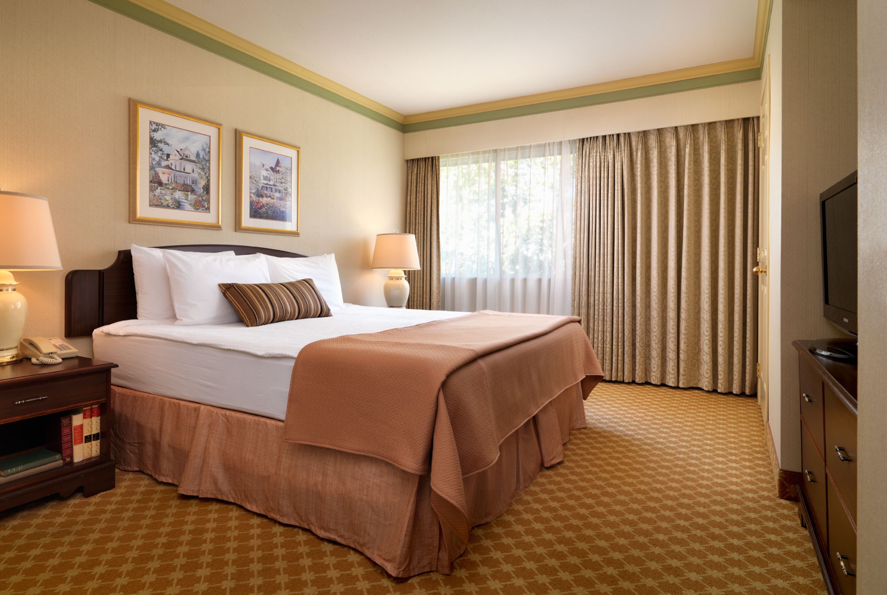 Guest room at the Royal Scot Hotel & Suites, Trademark Collection by Wyndham in Victoria, British Columbia