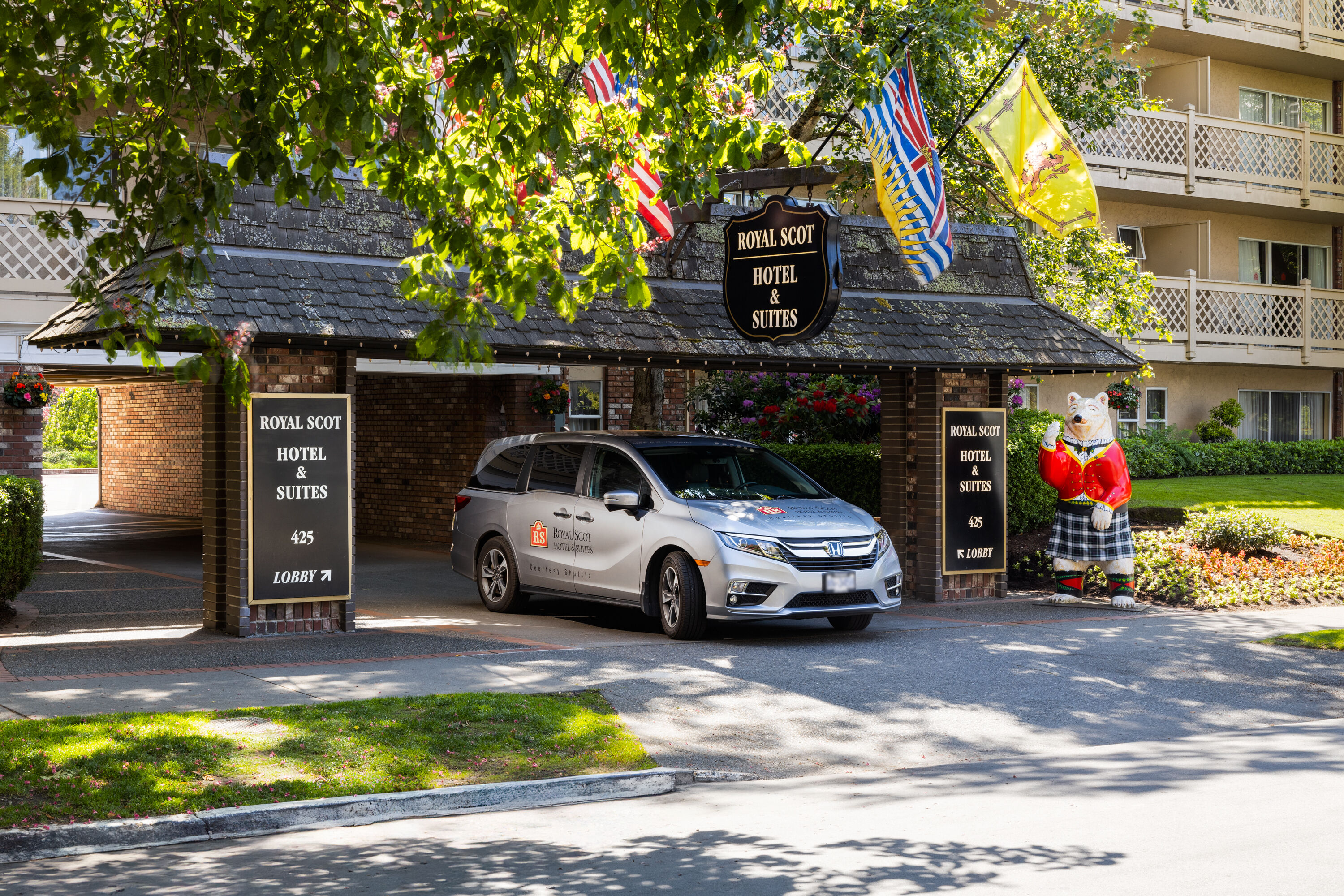 Shuttle at Royal Scot Hotel & Suites, Trademark Collection by Wyndham in Victoria, British Columbia