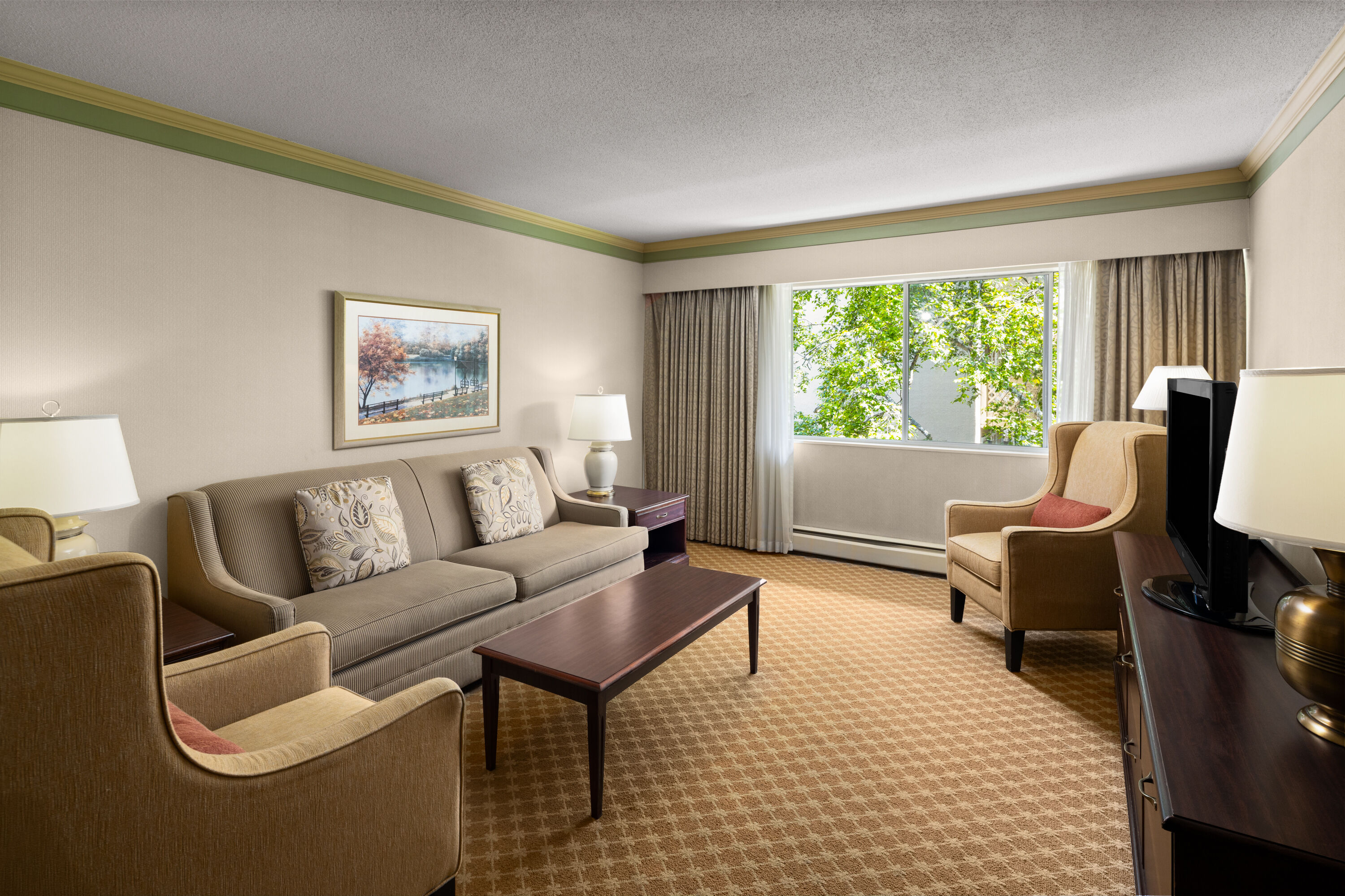 Royal Scot Hotel & Suites, Trademark Collection by Wyndham suite in Victoria, British Columbia