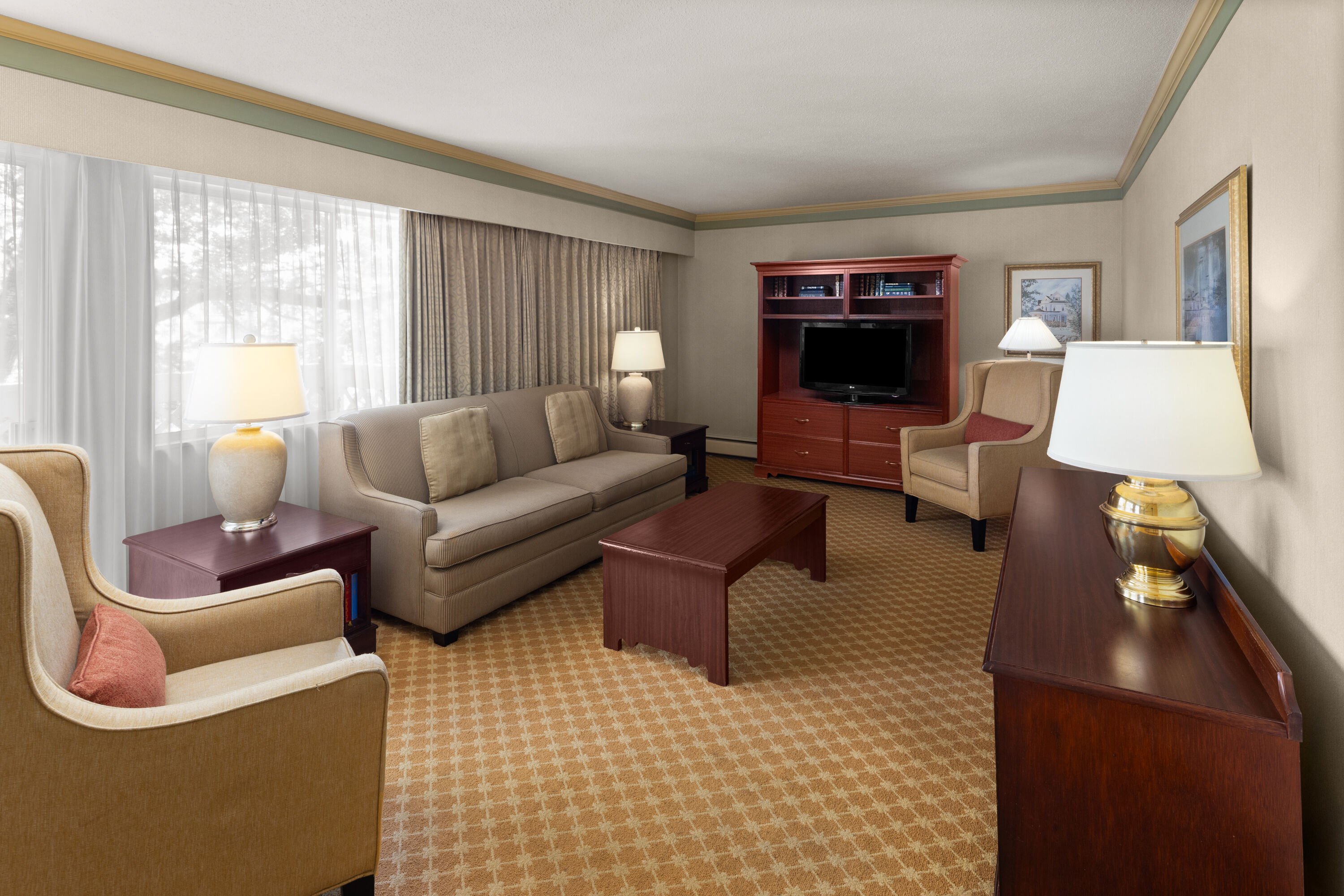 Royal Scot Hotel & Suites, Trademark Collection by Wyndham suite in Victoria, British Columbia