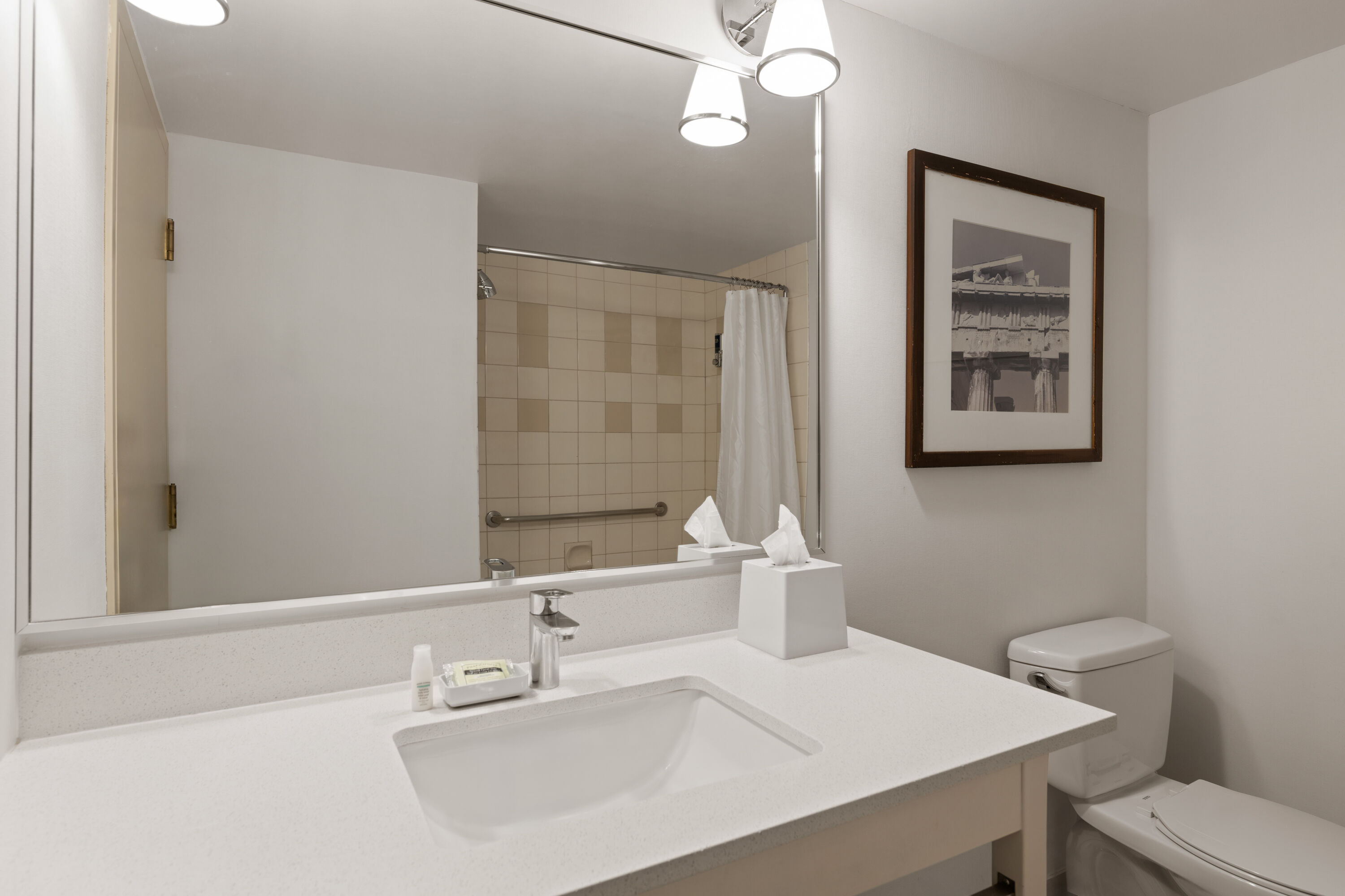 Guest room bath at the Lakeview Signature, Trademark Collection by Wyndham in Winnipeg, Manitoba
