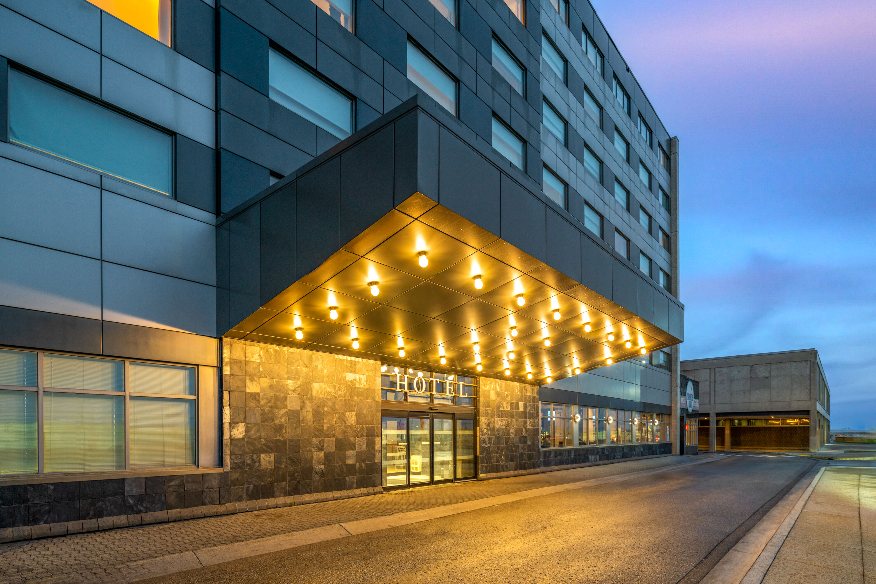 Exterior Dusk Image of Lakeview Signature, Trademark Collection by Wyndham hotel in Winnipeg, Manitoba