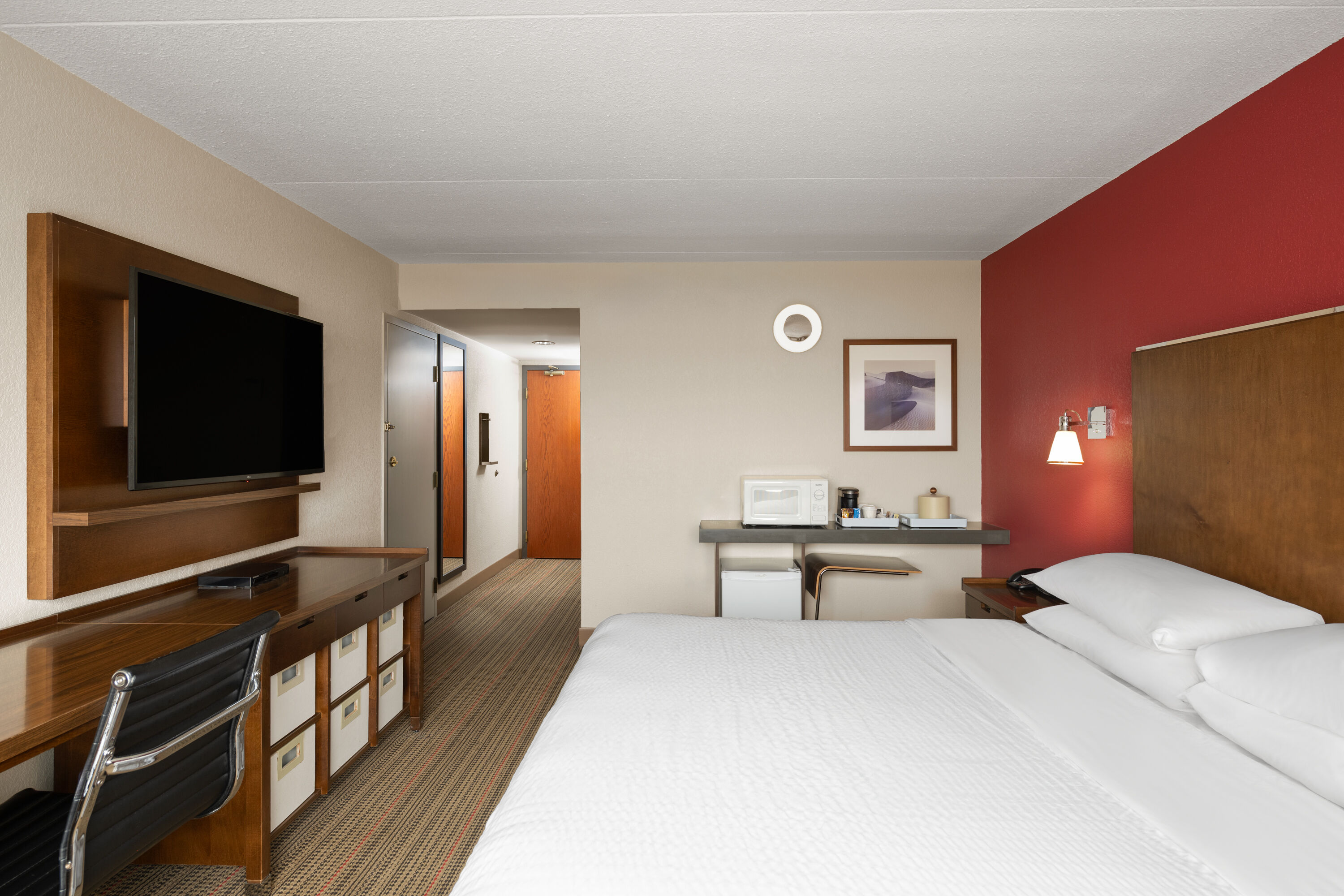 Guest room at the Lakeview Signature, Trademark Collection by Wyndham in Winnipeg, Manitoba
