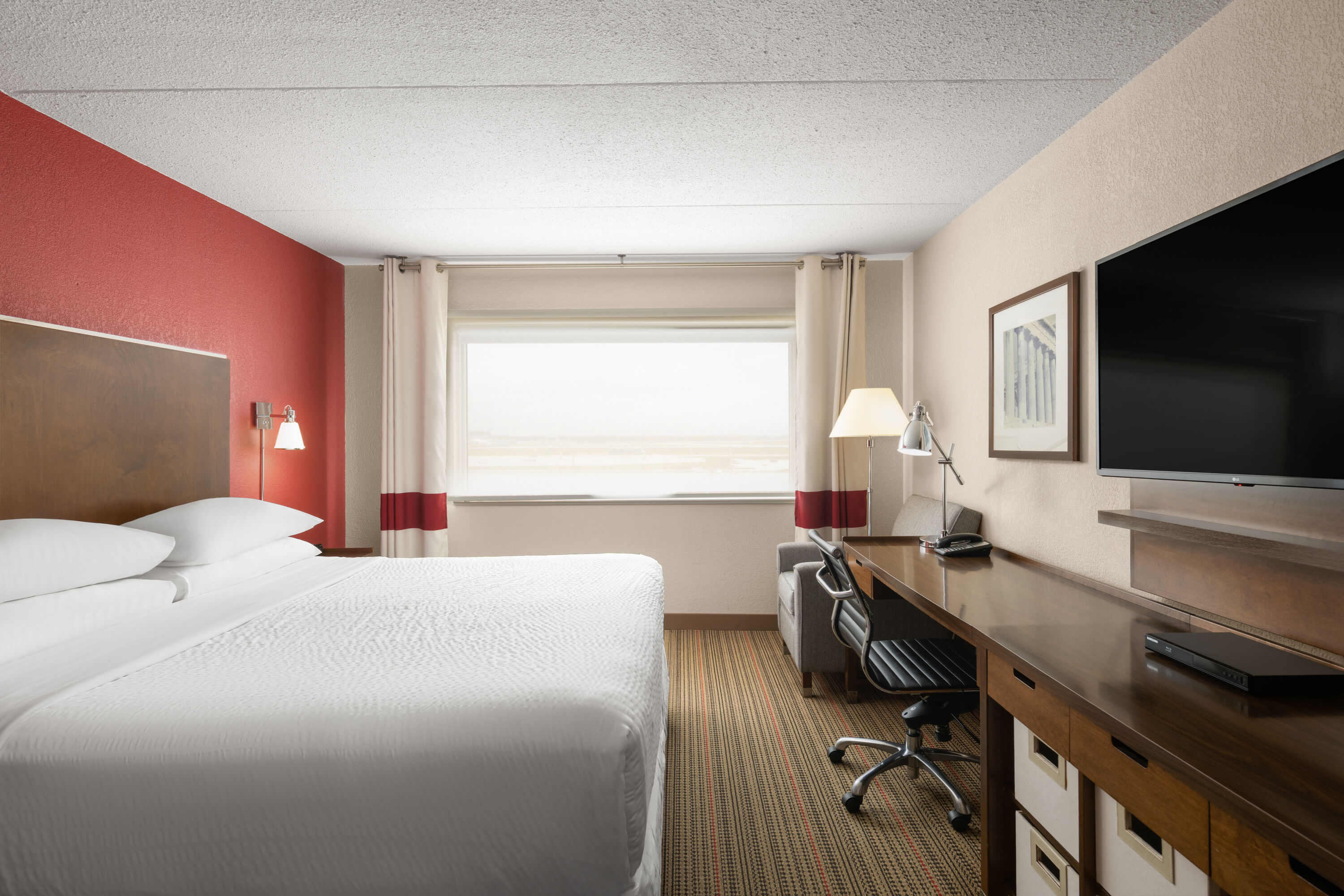Guest room at the Lakeview Signature, Trademark Collection by Wyndham in Winnipeg, Manitoba