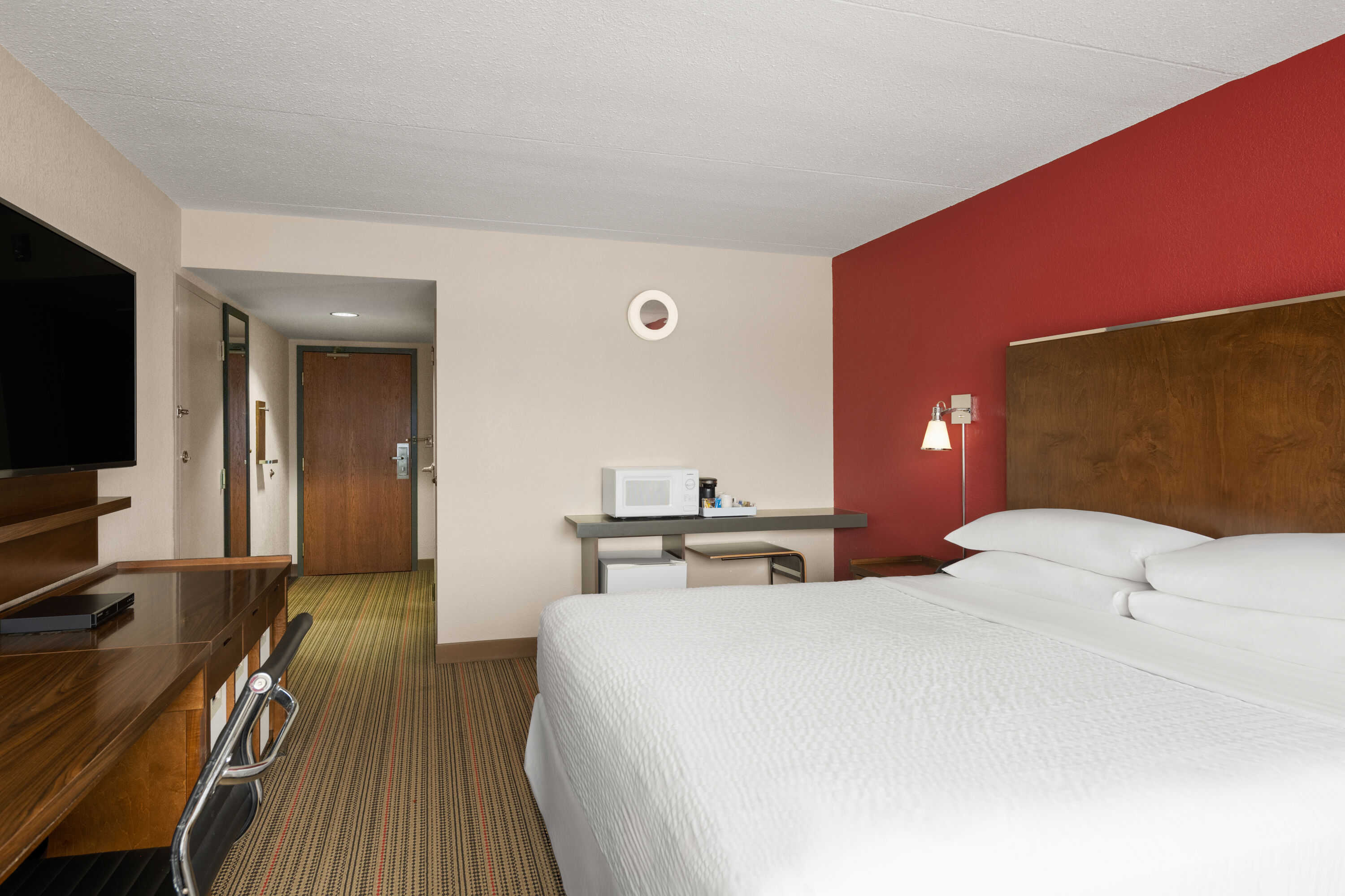 Guest room at the Lakeview Signature, Trademark Collection by Wyndham in Winnipeg, Manitoba
