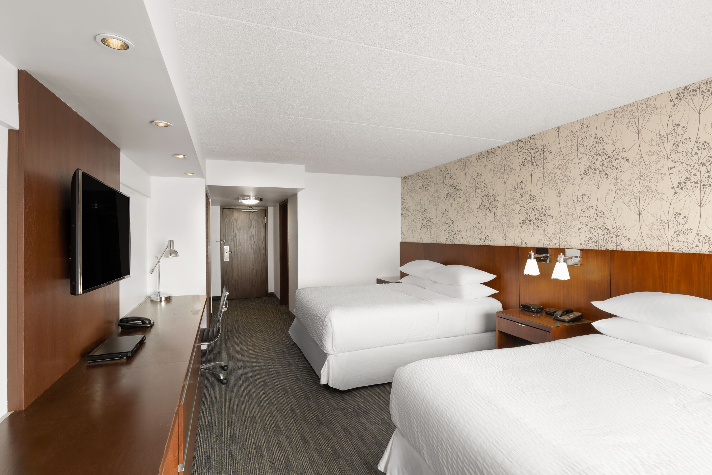 Guest room at the Lakeview Signature, Trademark Collection by Wyndham in Winnipeg, Manitoba