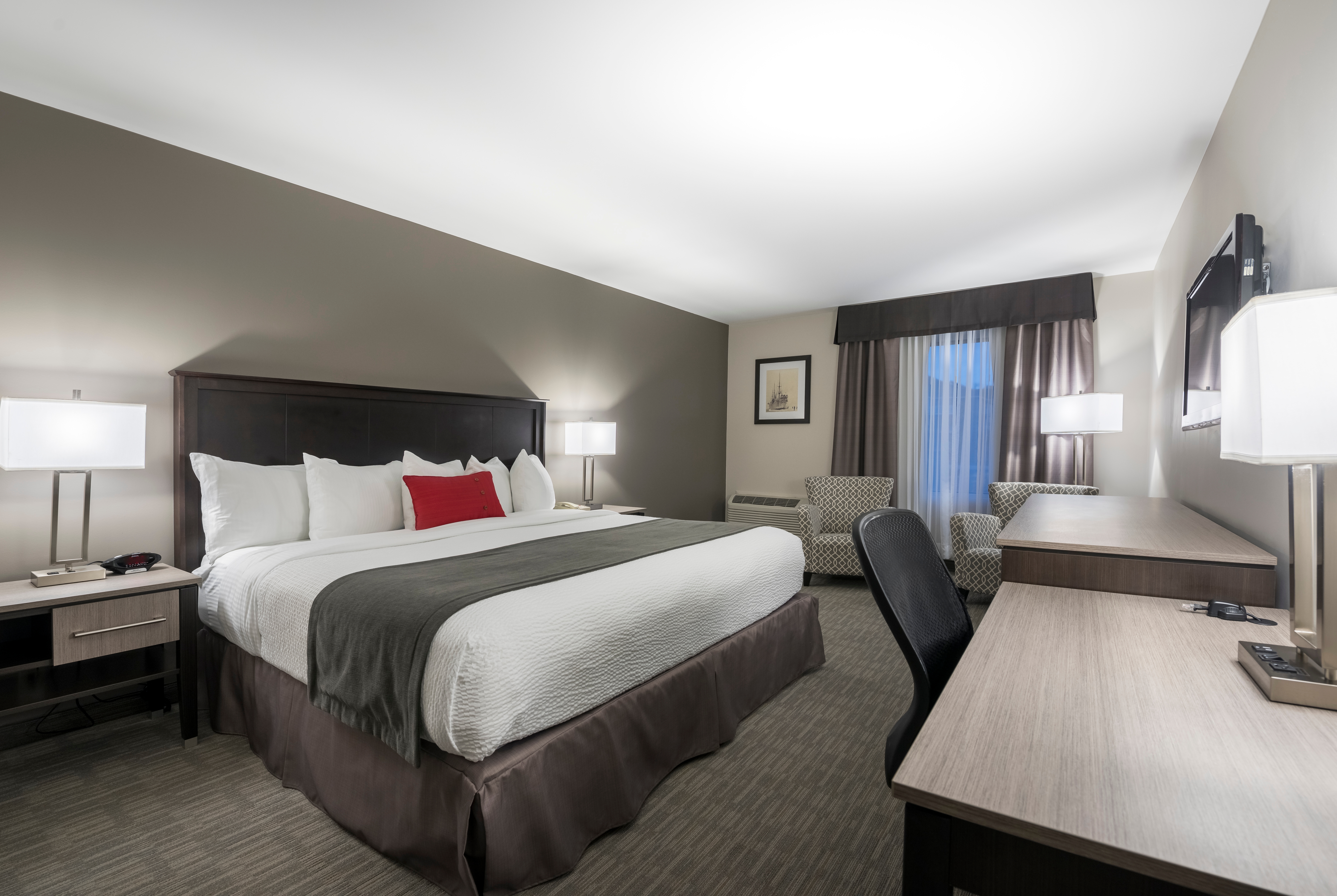 King bed guest room at the Chateau Bedford, Trademark Collection by Wyndham in Halifax, Nova Scotia