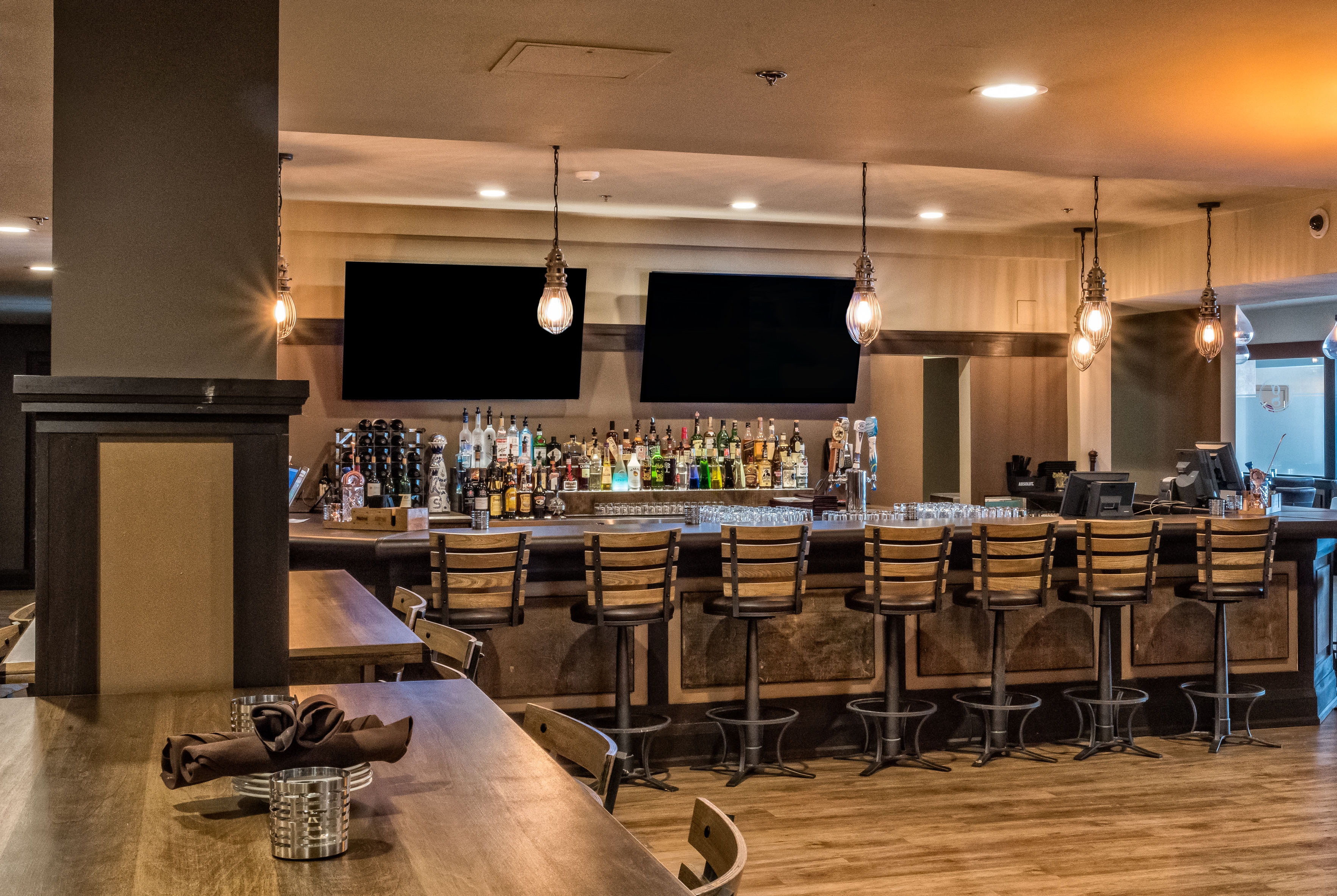 Bar at Georgian Bay Hotel, Trademark Collection by Wyndham in Collingwood, Ontario