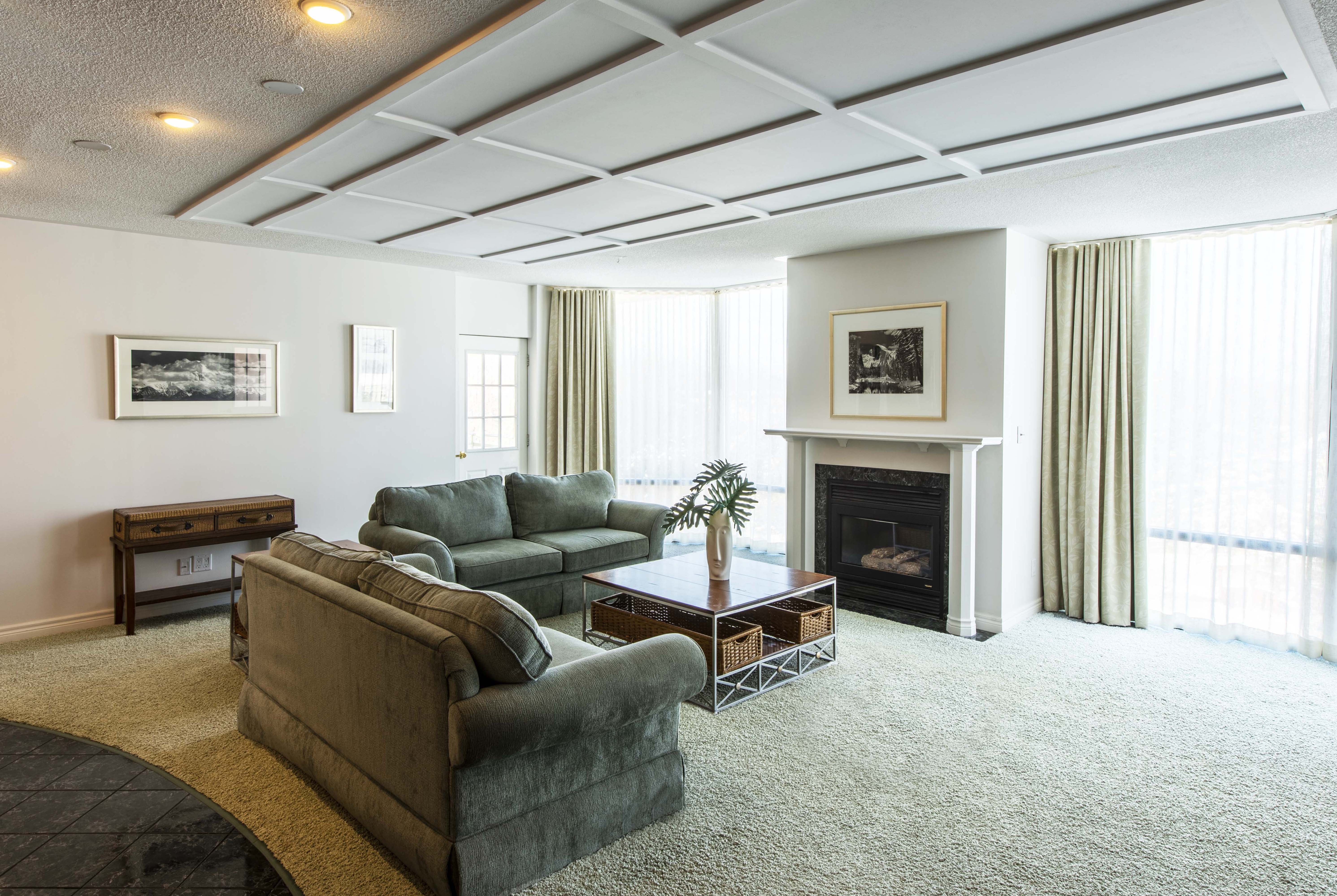 Guest room at the Georgian Bay Hotel, Trademark Collection by Wyndham in Collingwood, Ontario