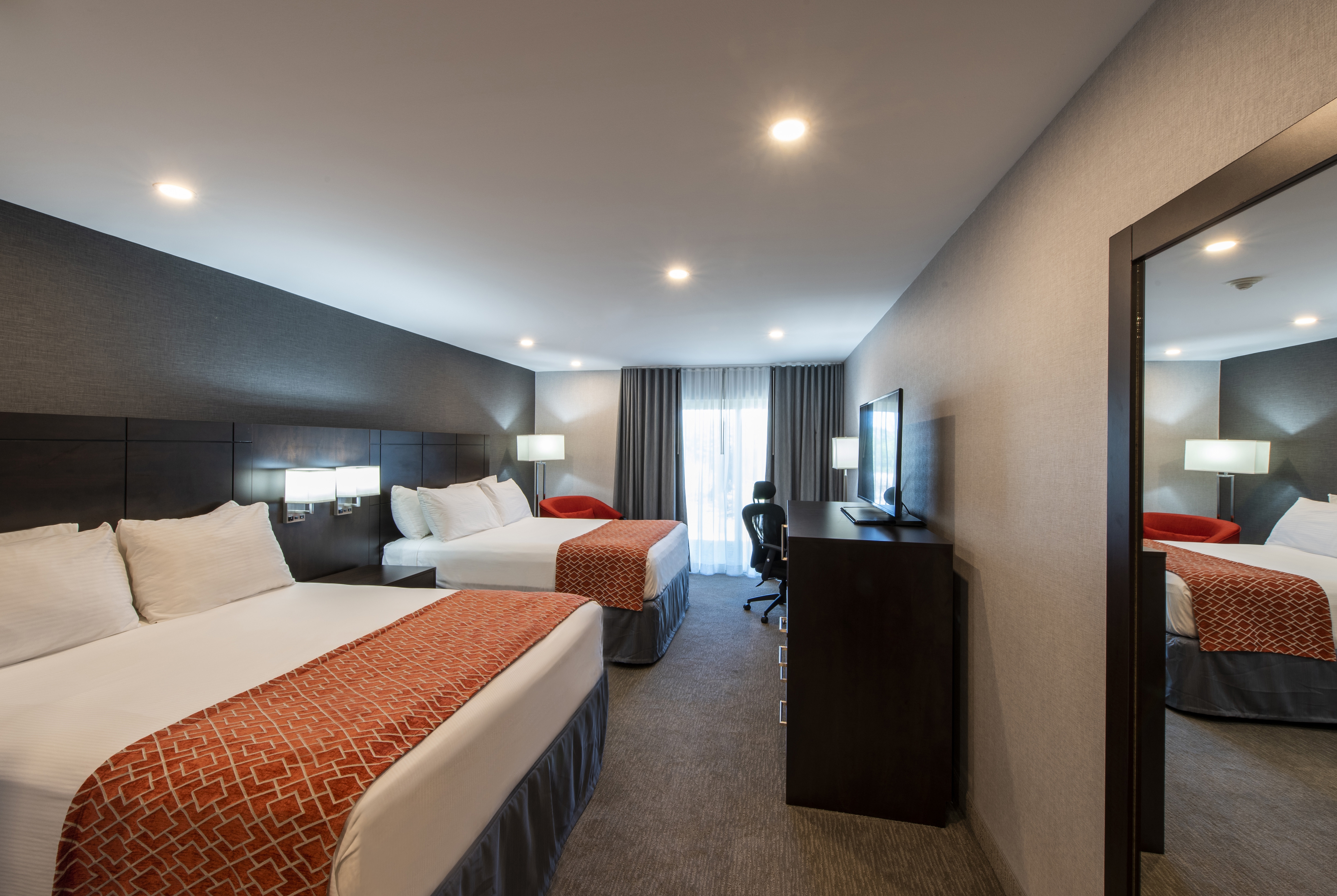 Guest room at the Georgian Bay Hotel, Trademark Collection by Wyndham in Collingwood, Ontario