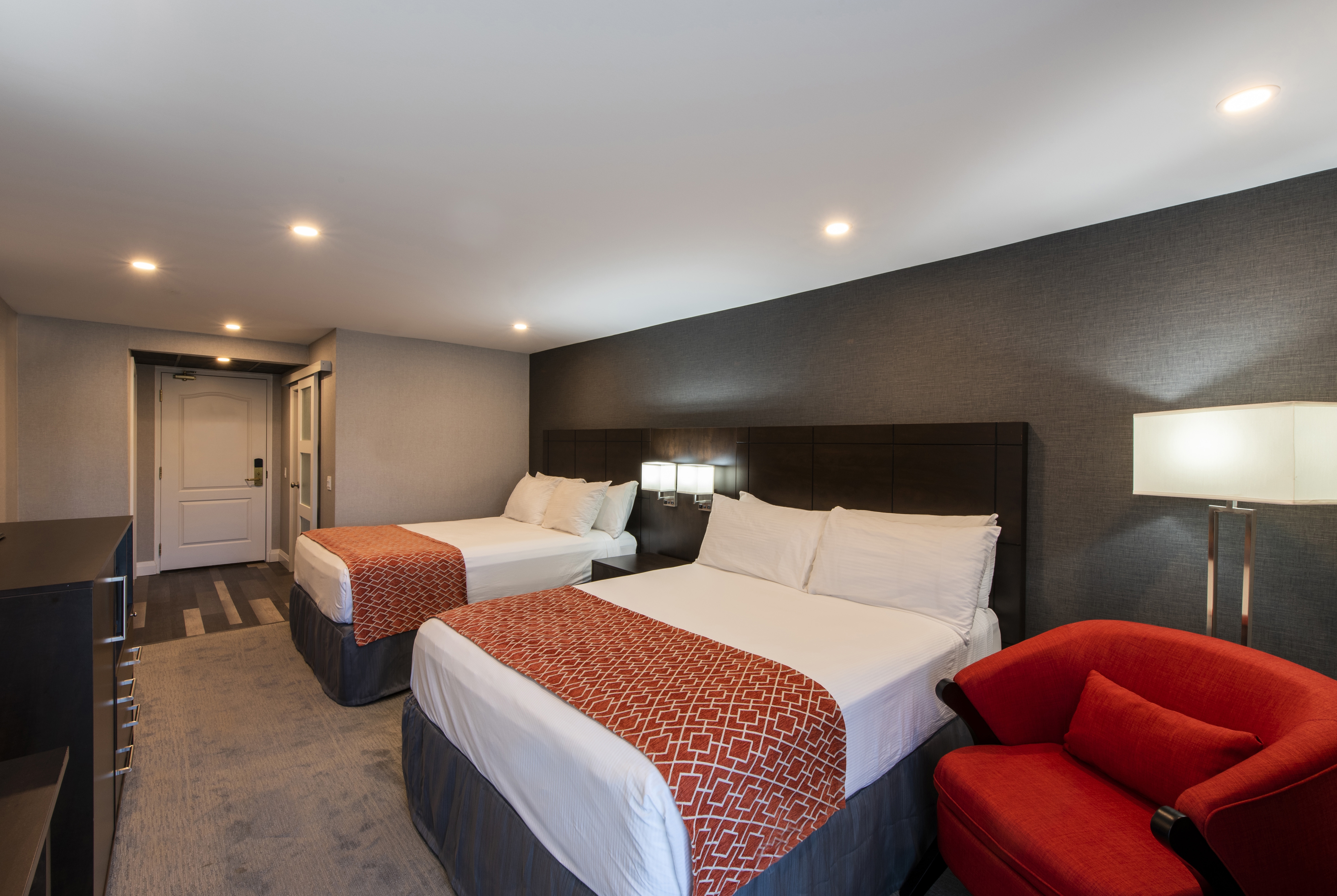 Guest room at the Georgian Bay Hotel, Trademark Collection by Wyndham in Collingwood, Ontario