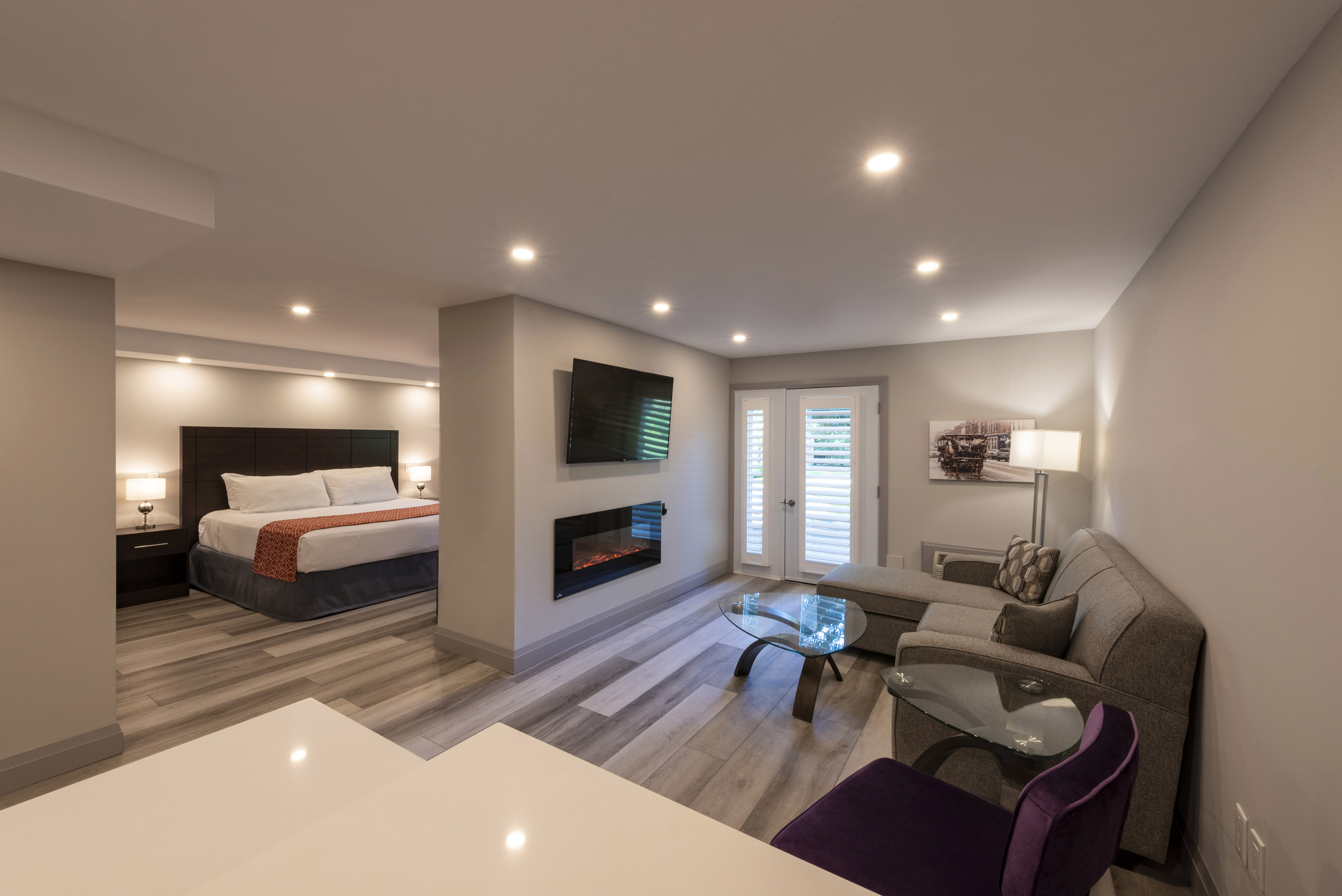 Guest room at the Georgian Bay Hotel, Trademark Collection by Wyndham in Collingwood, Ontario