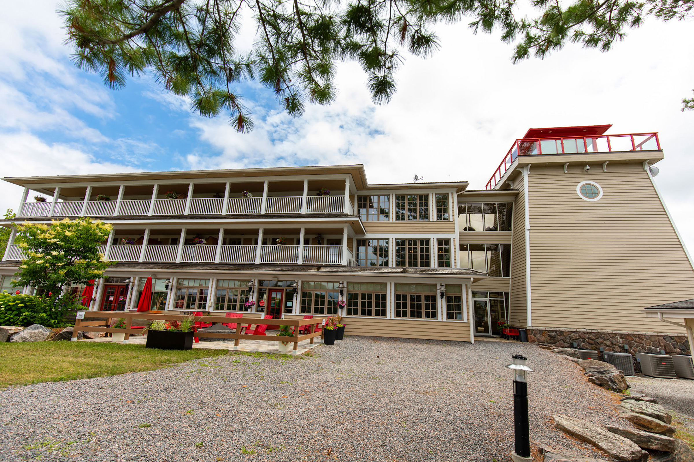 Exterior of Rawley Resort, Spa & Marina, Trademark Collection by Wyndham hotel in Port Severn, Ontario