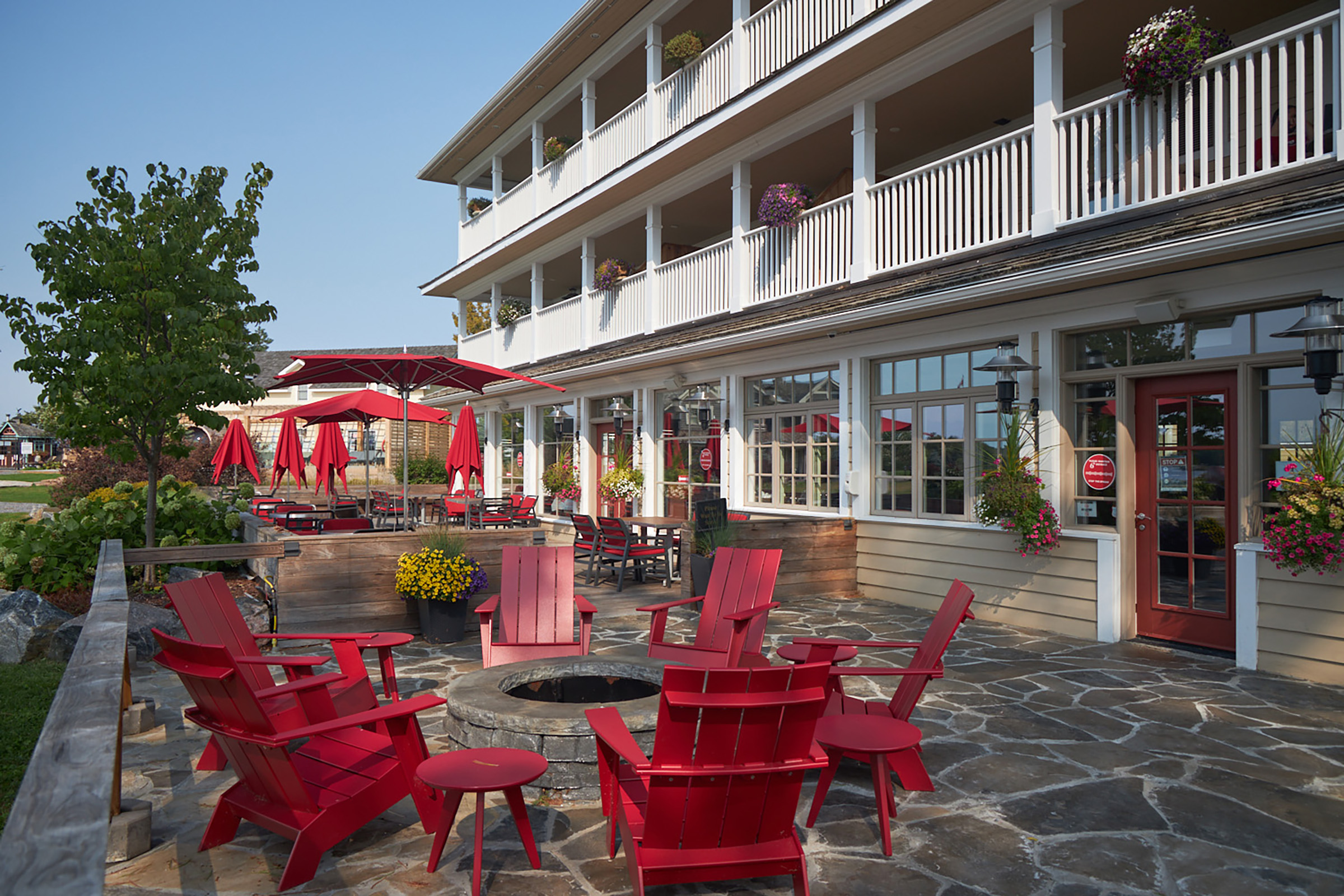 Exterior of Rawley Resort, Spa & Marina, Trademark Collection by Wyndham hotel in Port Severn, Ontario