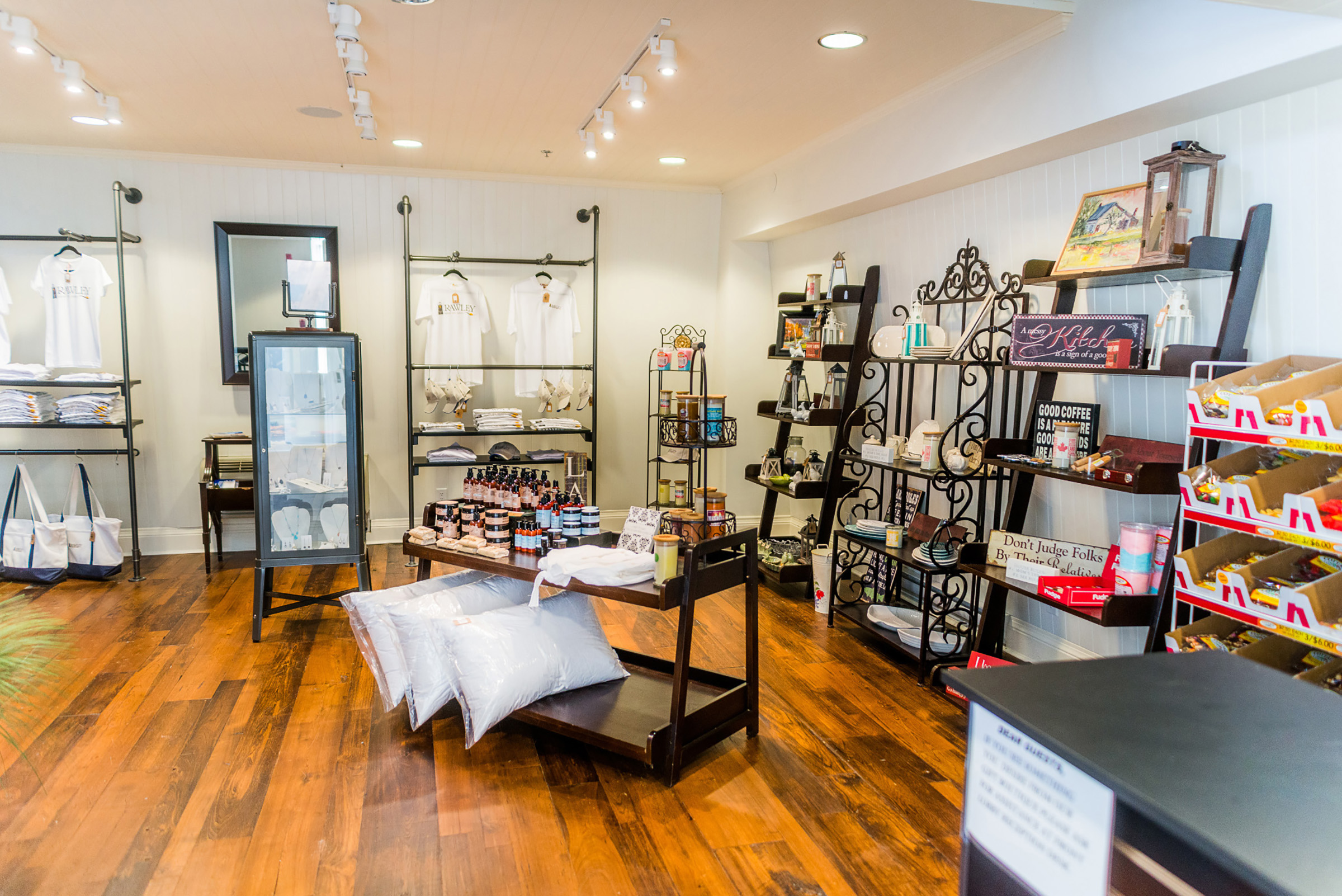 Gift shop at Rawley Resort, Spa & Marina, Trademark Collection by Wyndham in Port Severn, Ontario