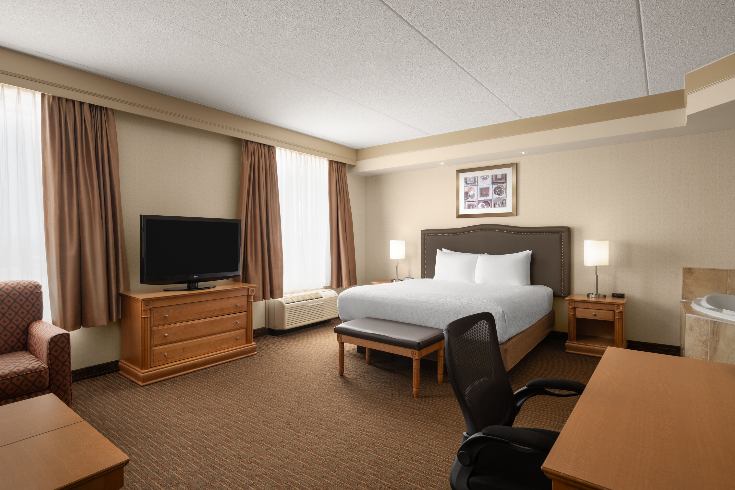 Waterloo Suites Hotel, Trademark Collection by Wyndham hot tub suite in Waterloo, Ontario