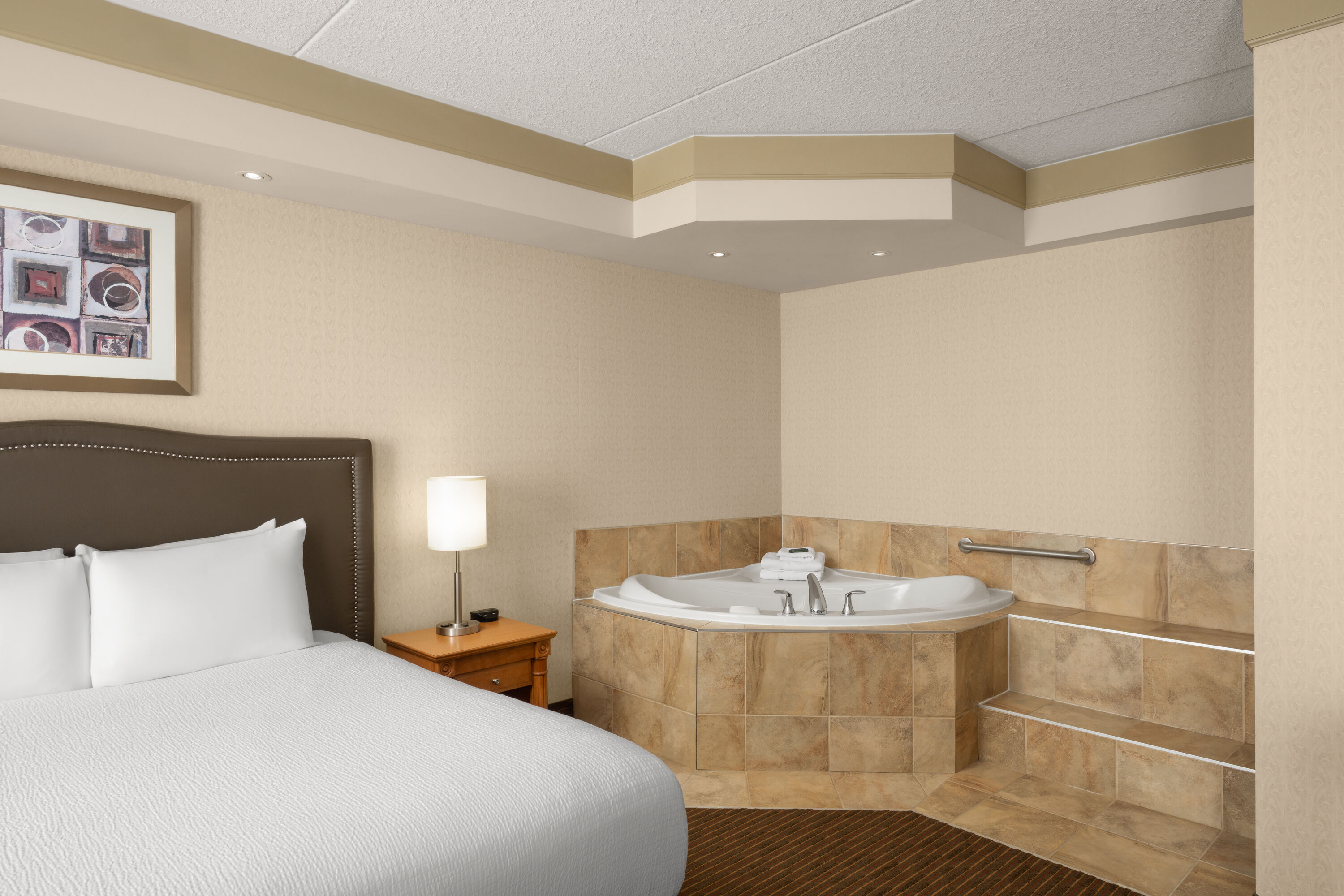 Waterloo Suites Hotel, Trademark Collection by Wyndham hot tub suite in Waterloo, Ontario