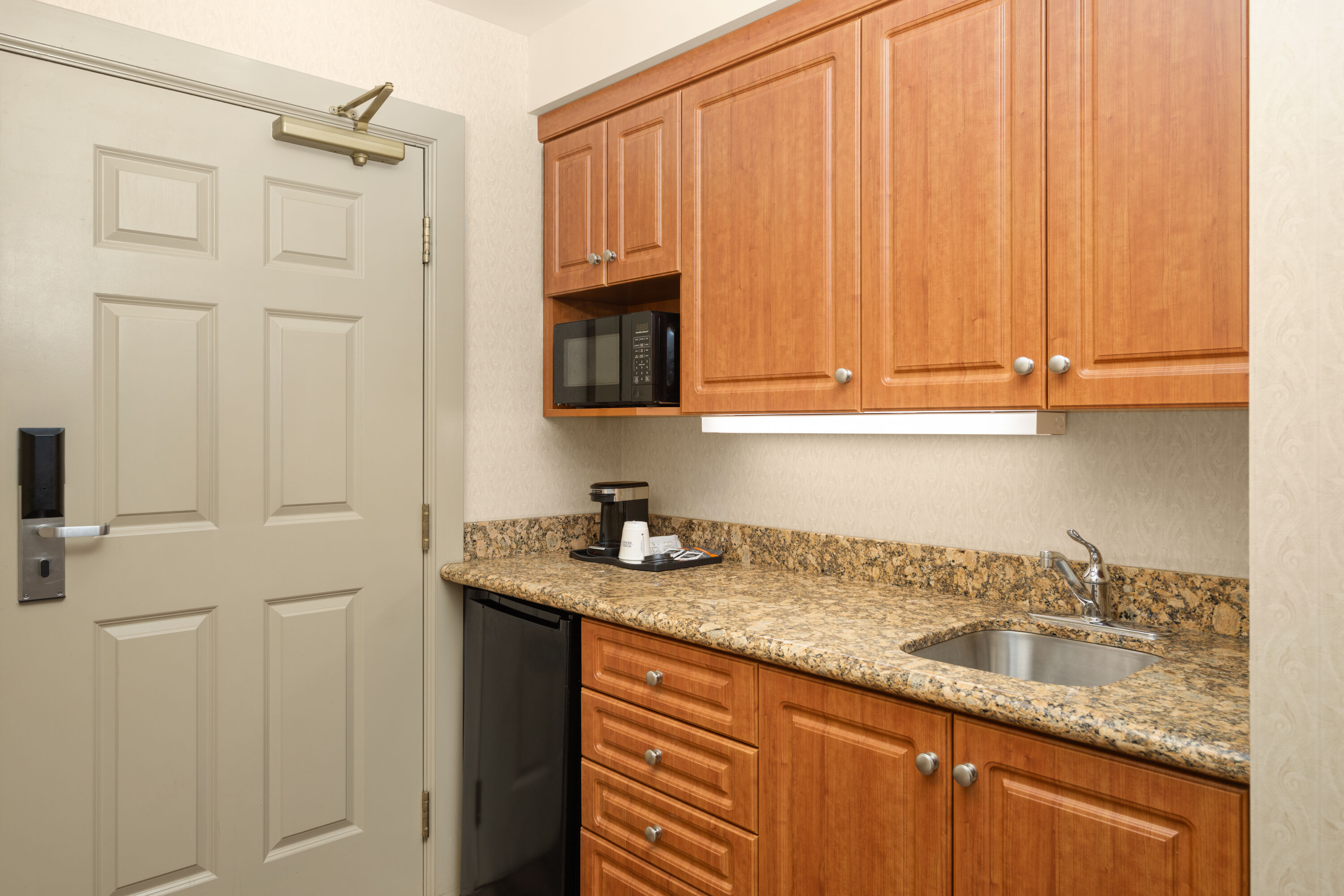 Waterloo Suites Hotel, Trademark Collection by Wyndham hot tub suite in Waterloo, Ontario