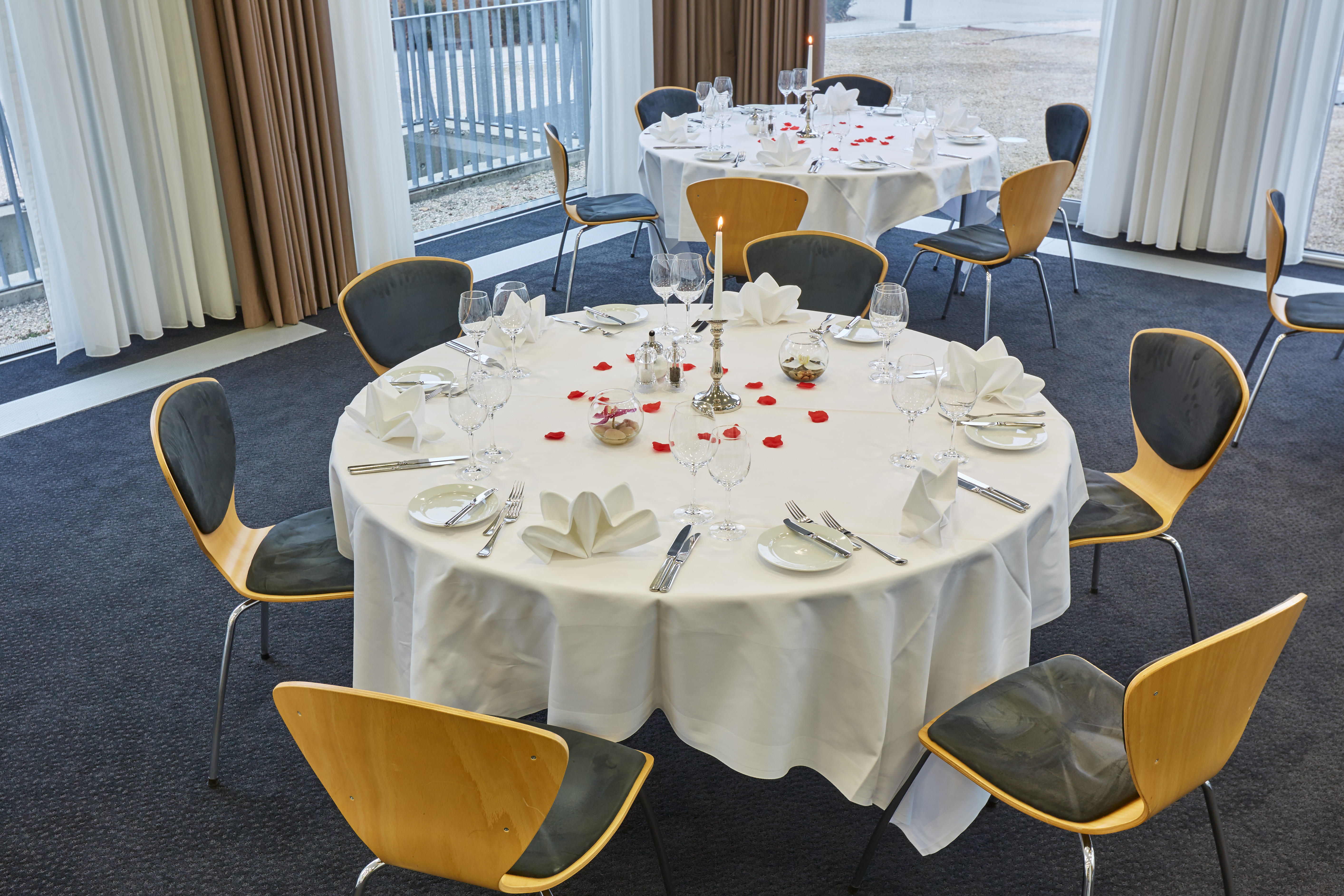 Meeting room banquet rounds at H4 Hotel Solothurn in Solothurn, Other than US/Canada