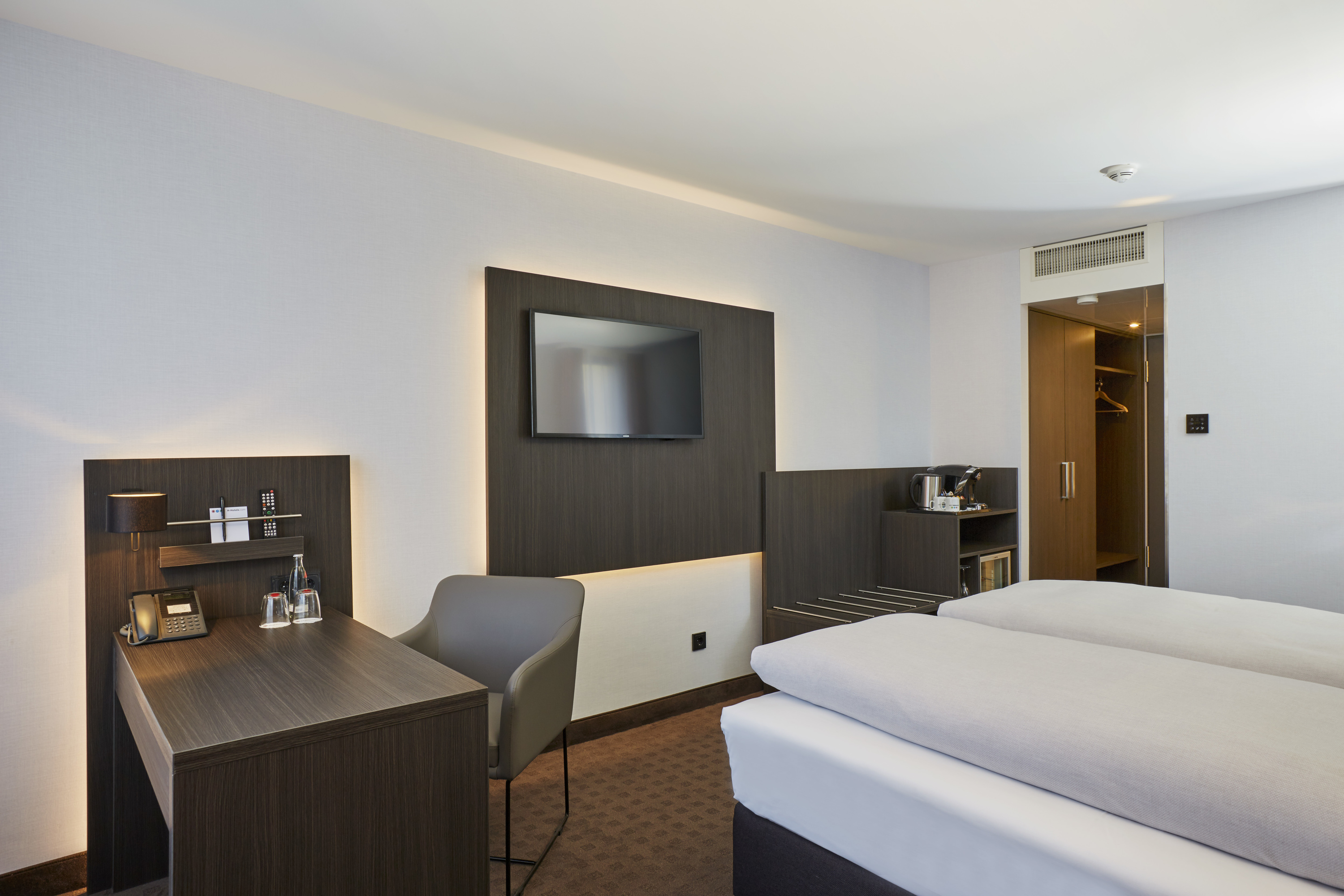 Guest room at the H4 Hotel Residenzschloss Bayreuth in Bayreuth, Other than US/Canada