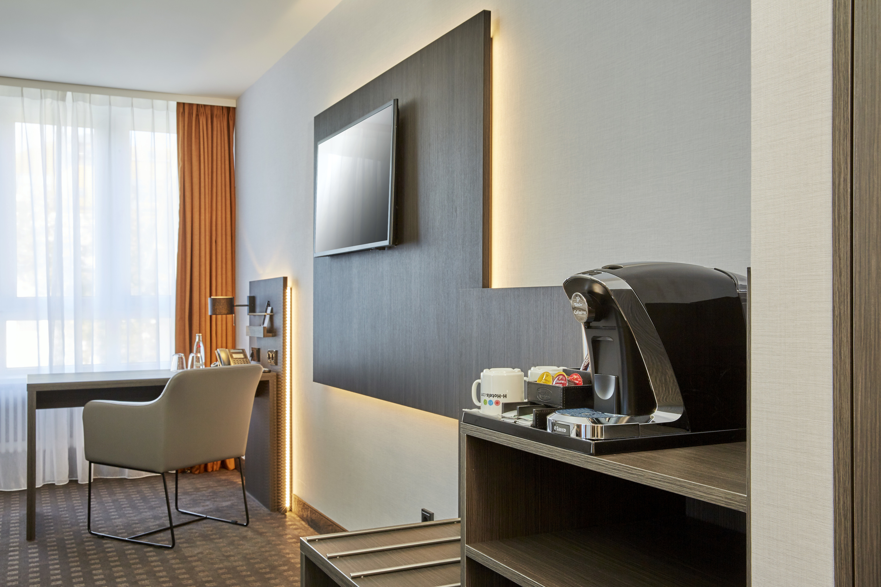 Guest room at the H4 Hotel Residenzschloss Bayreuth in Bayreuth, Other than US/Canada