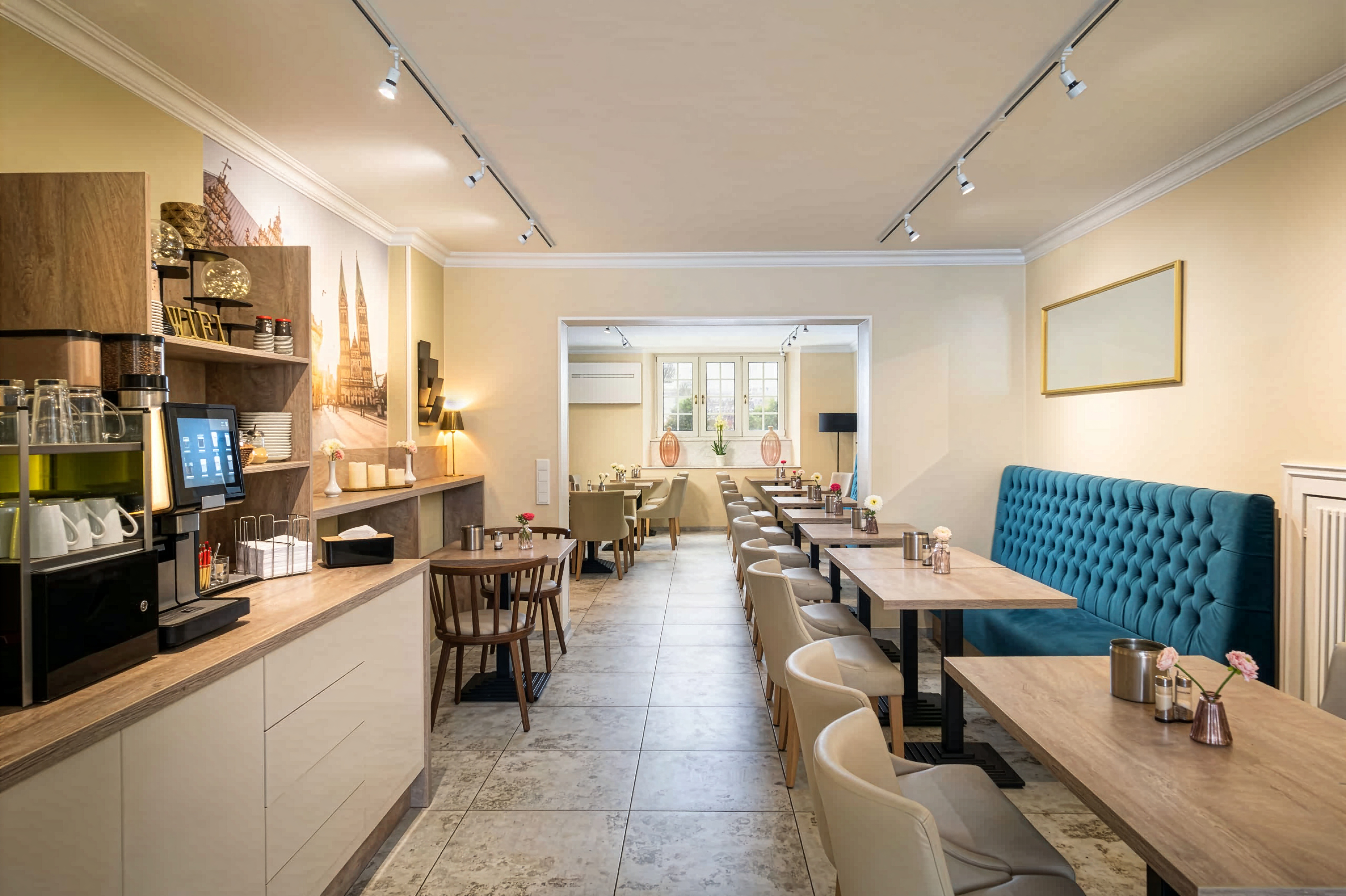 Arthotel ANA Liberty, Trademark Collection by Wyndham restaurant breakfast area with seating in Breman, Other than US/Canada