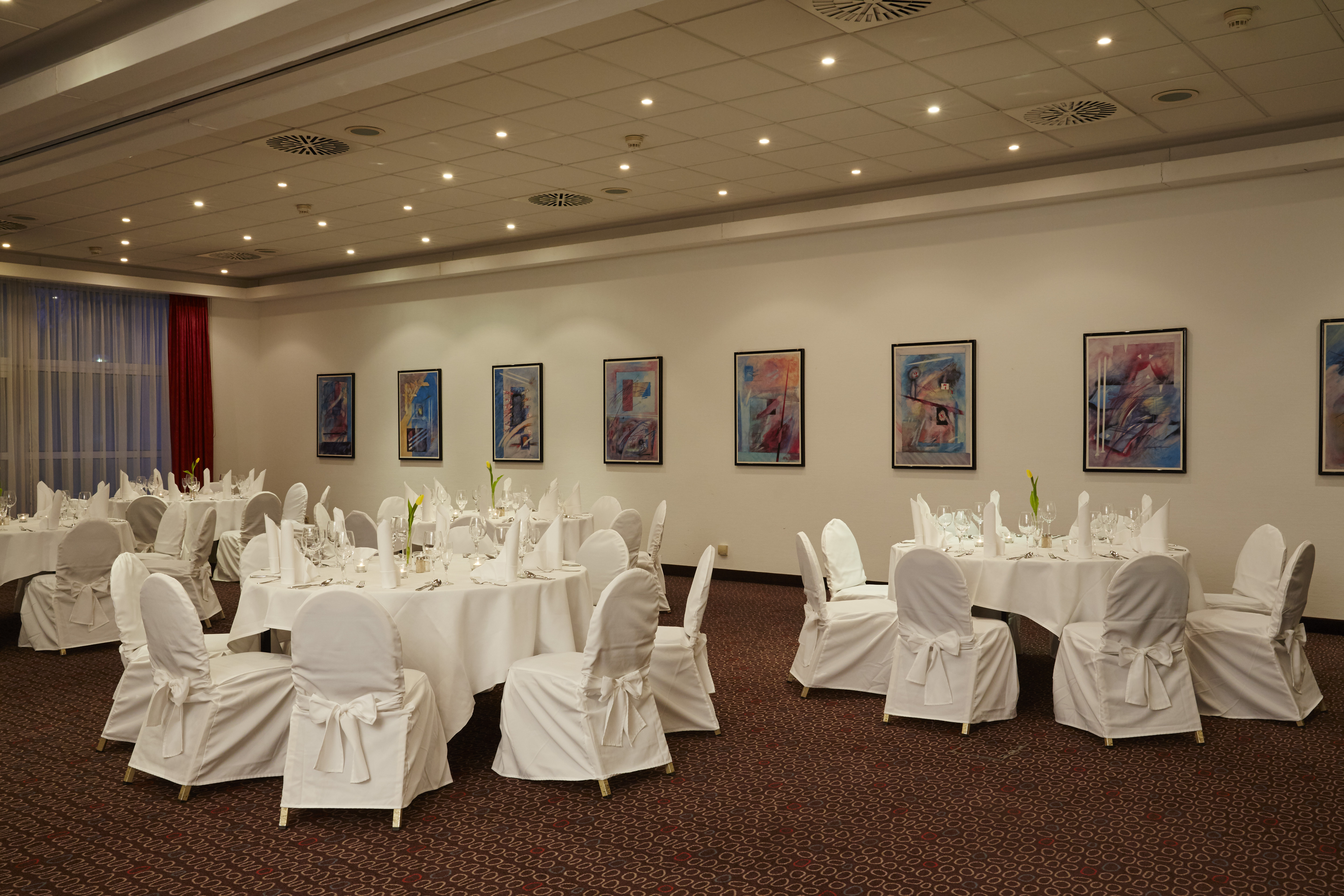 Meeting room banquet rounds at H+ Hotel Leipzig-Halle in Landsberg, Other than US/Canada