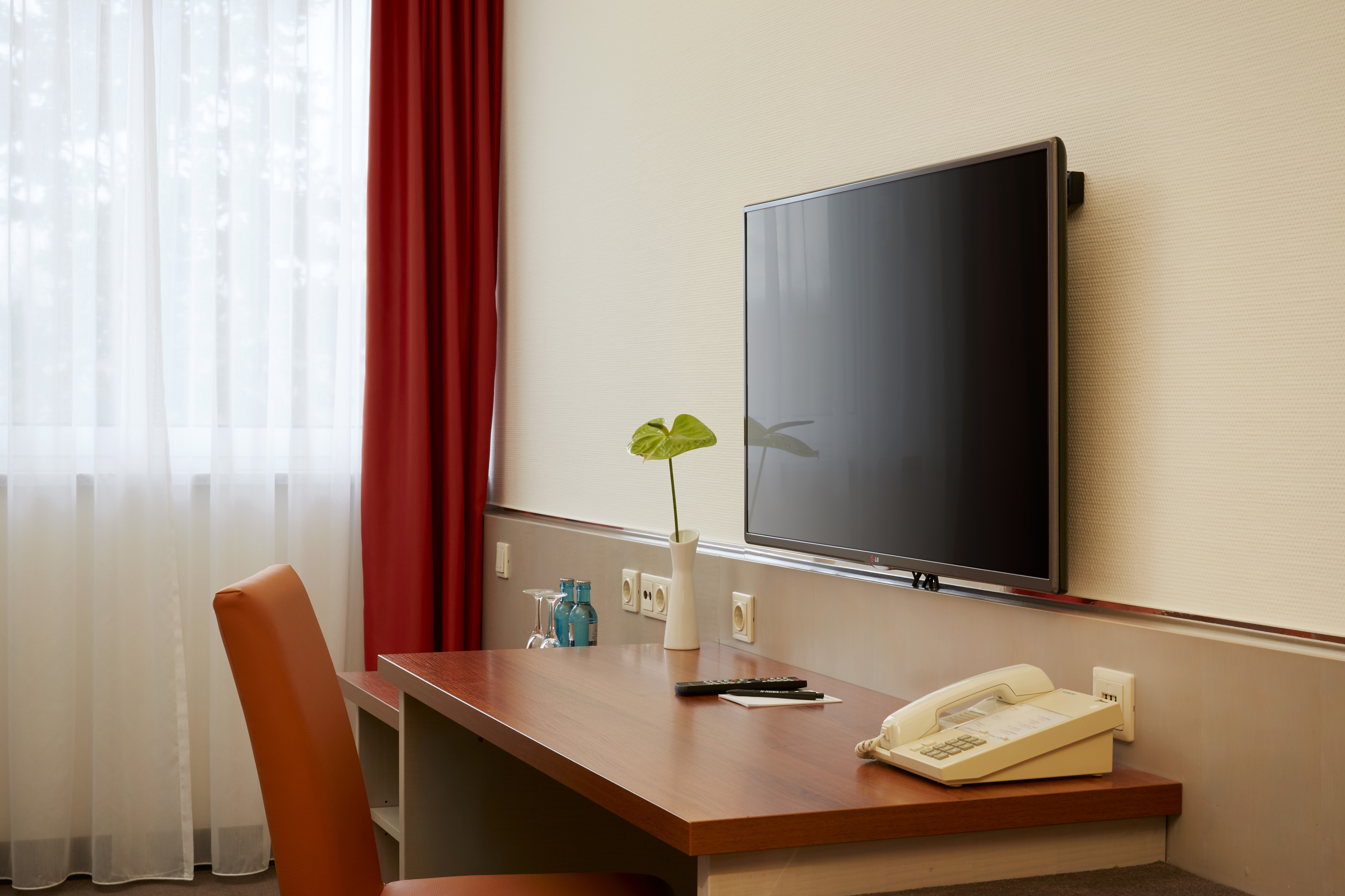 Guest room at the H+ Hotel Leipzig-Halle in Landsberg, Other than US/Canada