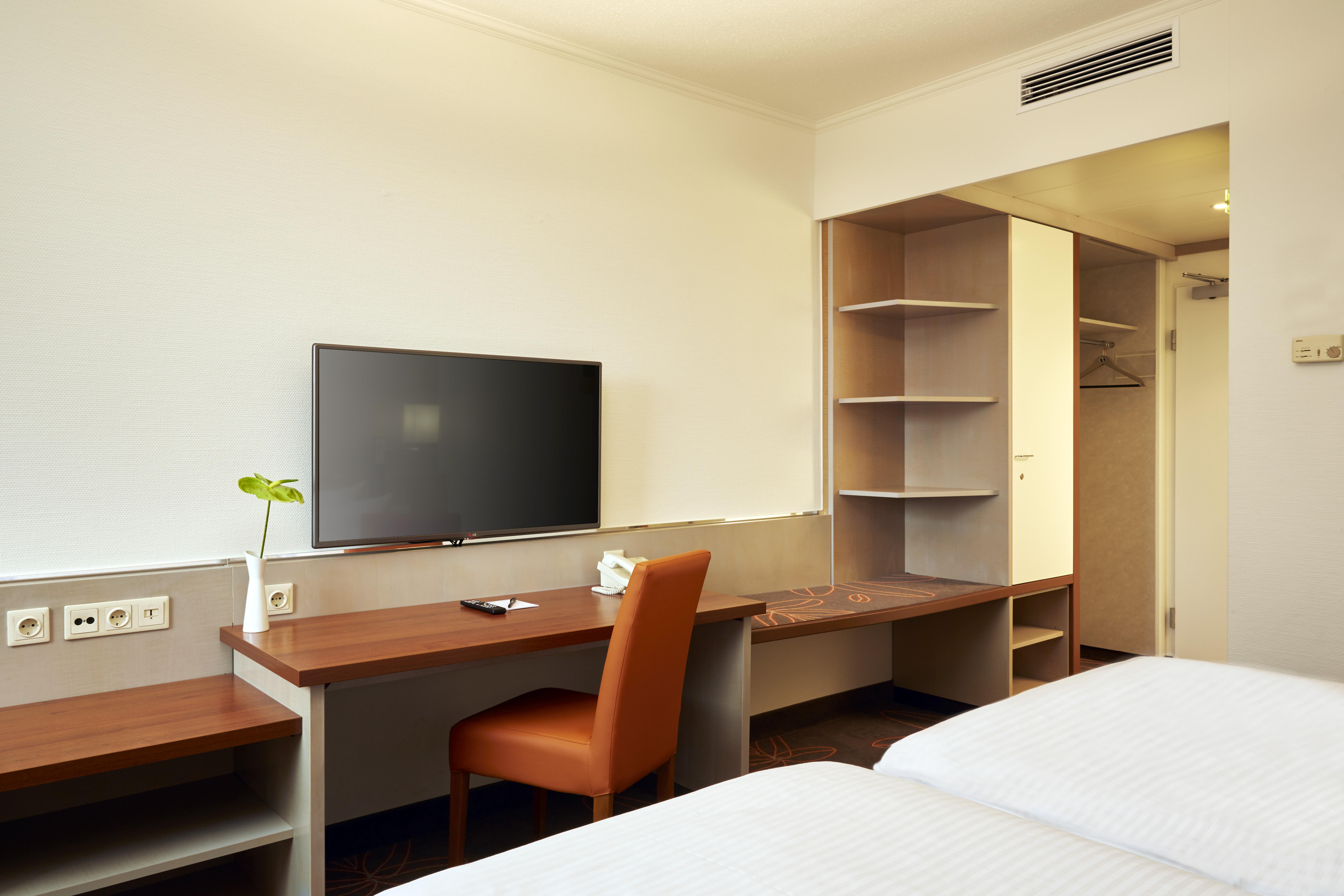 Guest room at the H+ Hotel Leipzig-Halle in Landsberg, Other than US/Canada