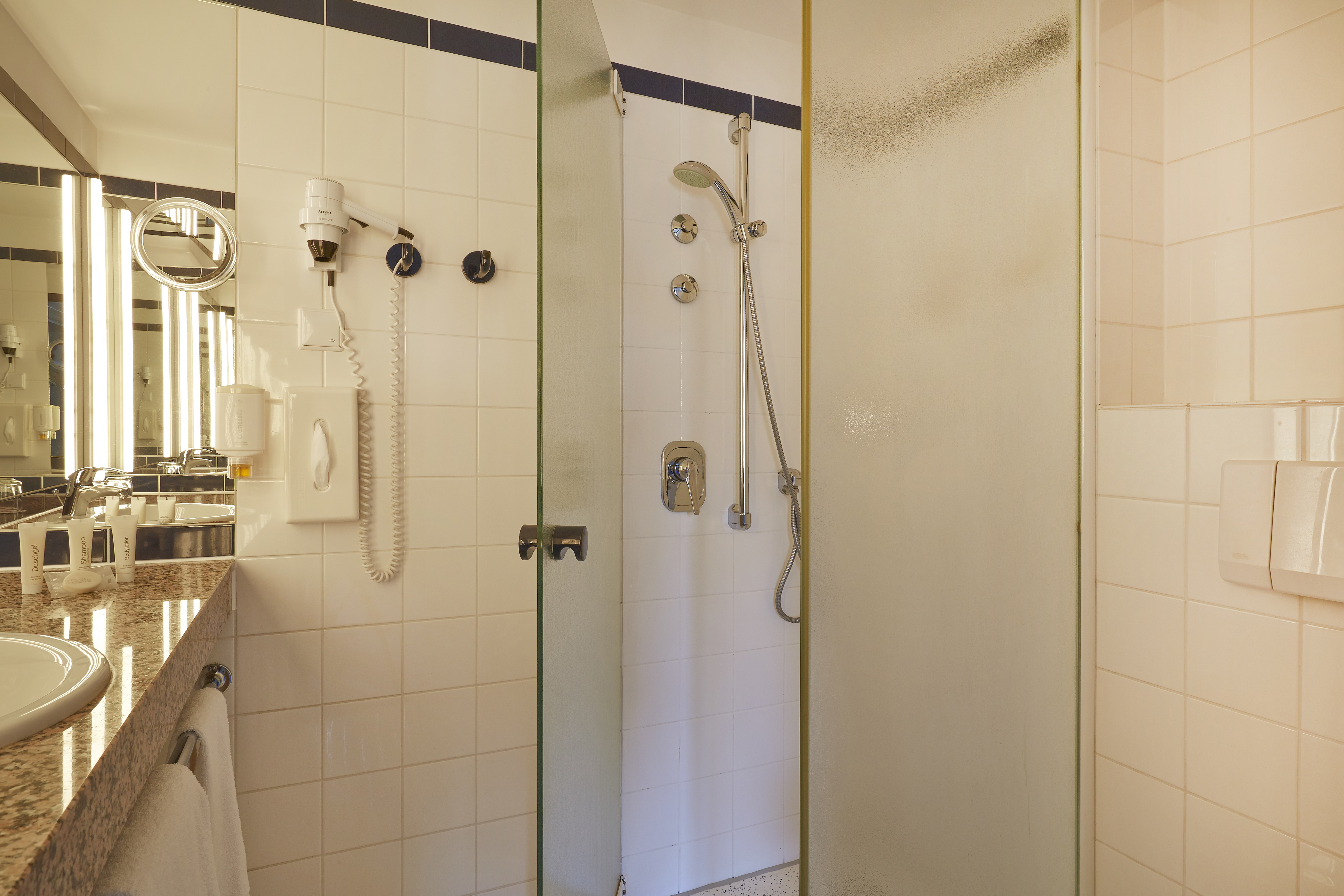 Guest room at the H4 Hamburg-Bergedorf in Hamburg, Other than US/Canada