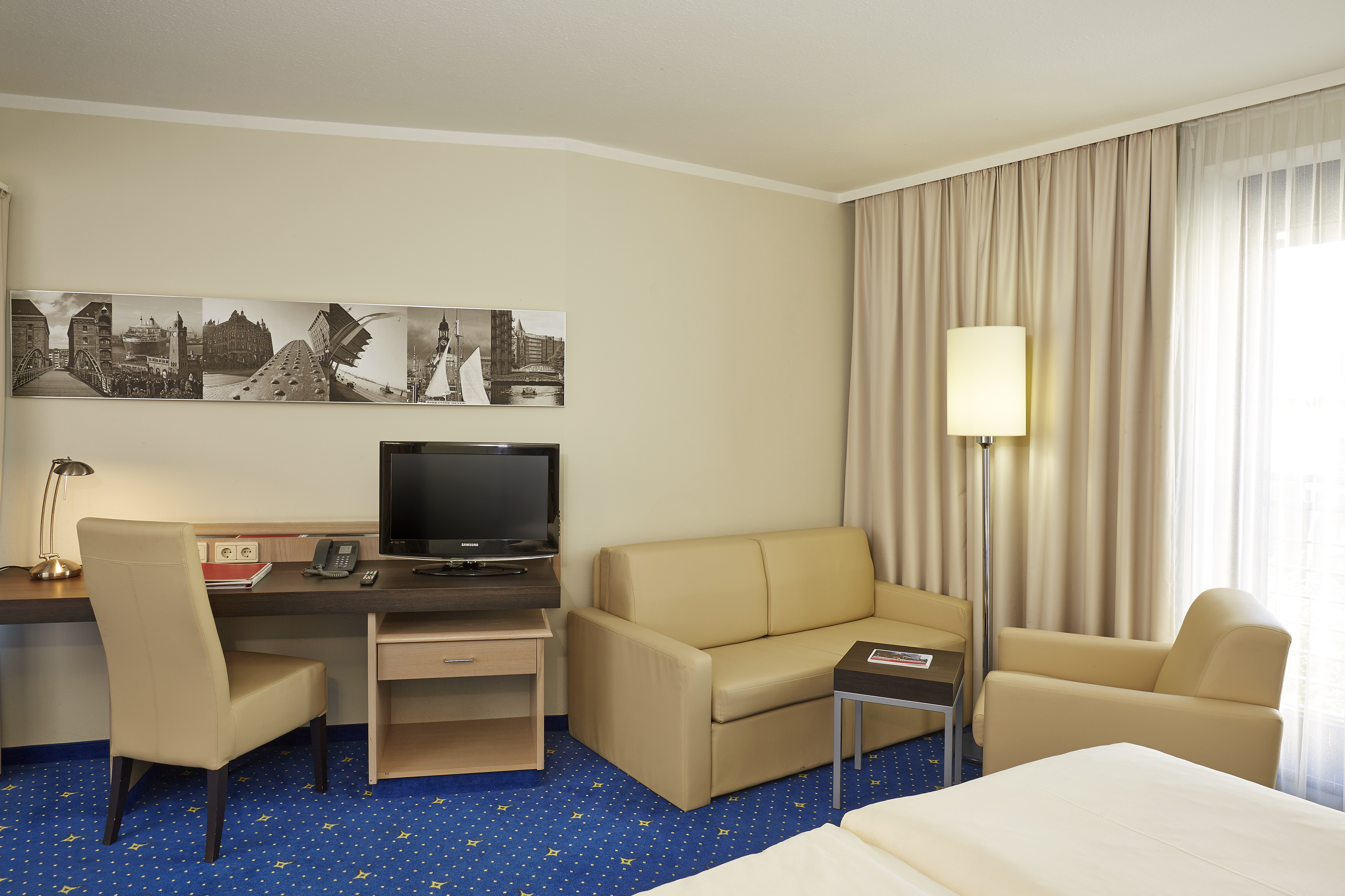 Guest room at the H4 Hamburg-Bergedorf in Hamburg, Other than US/Canada