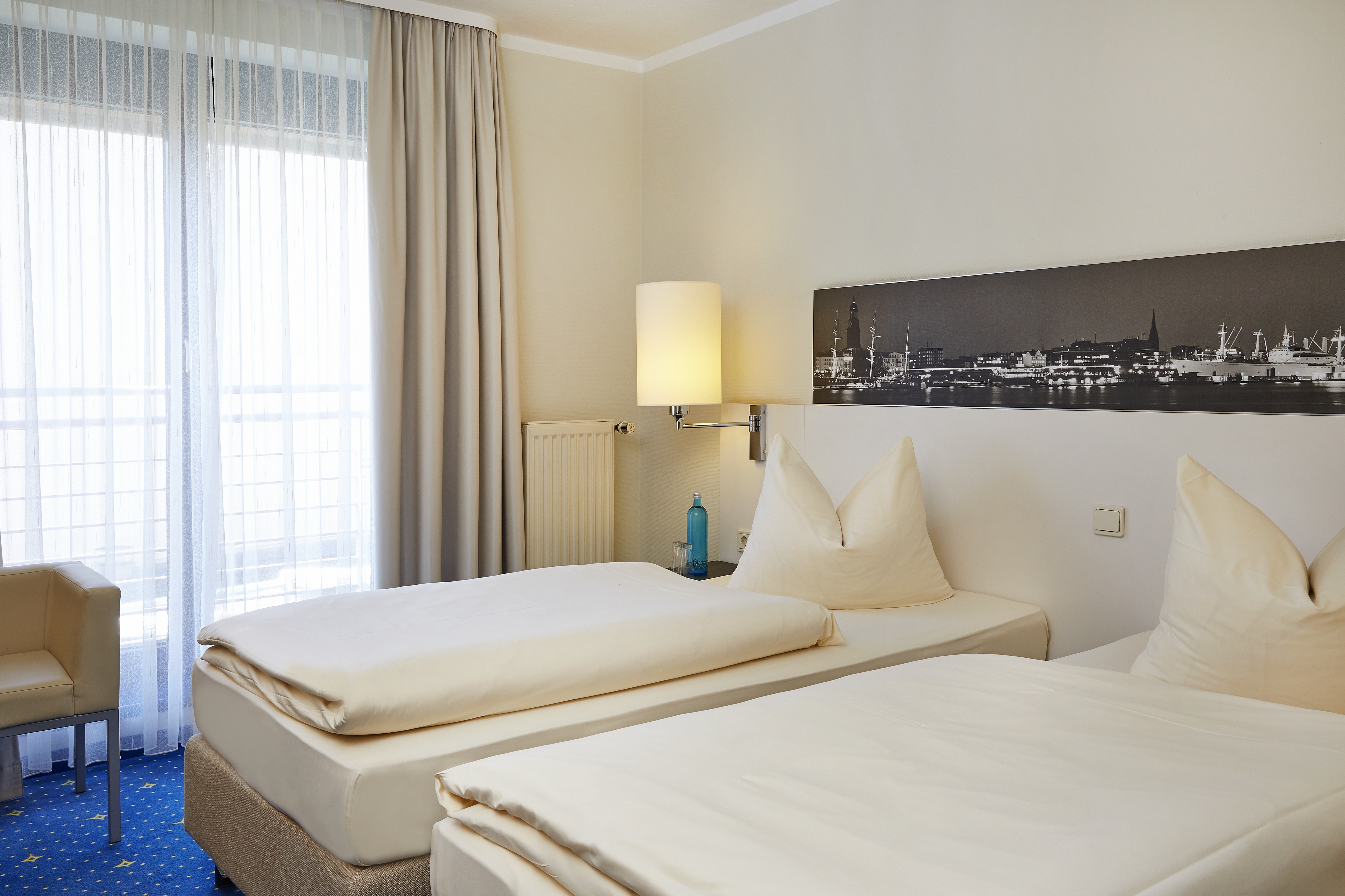 Guest room at the H4 Hamburg-Bergedorf in Hamburg, Other than US/Canada