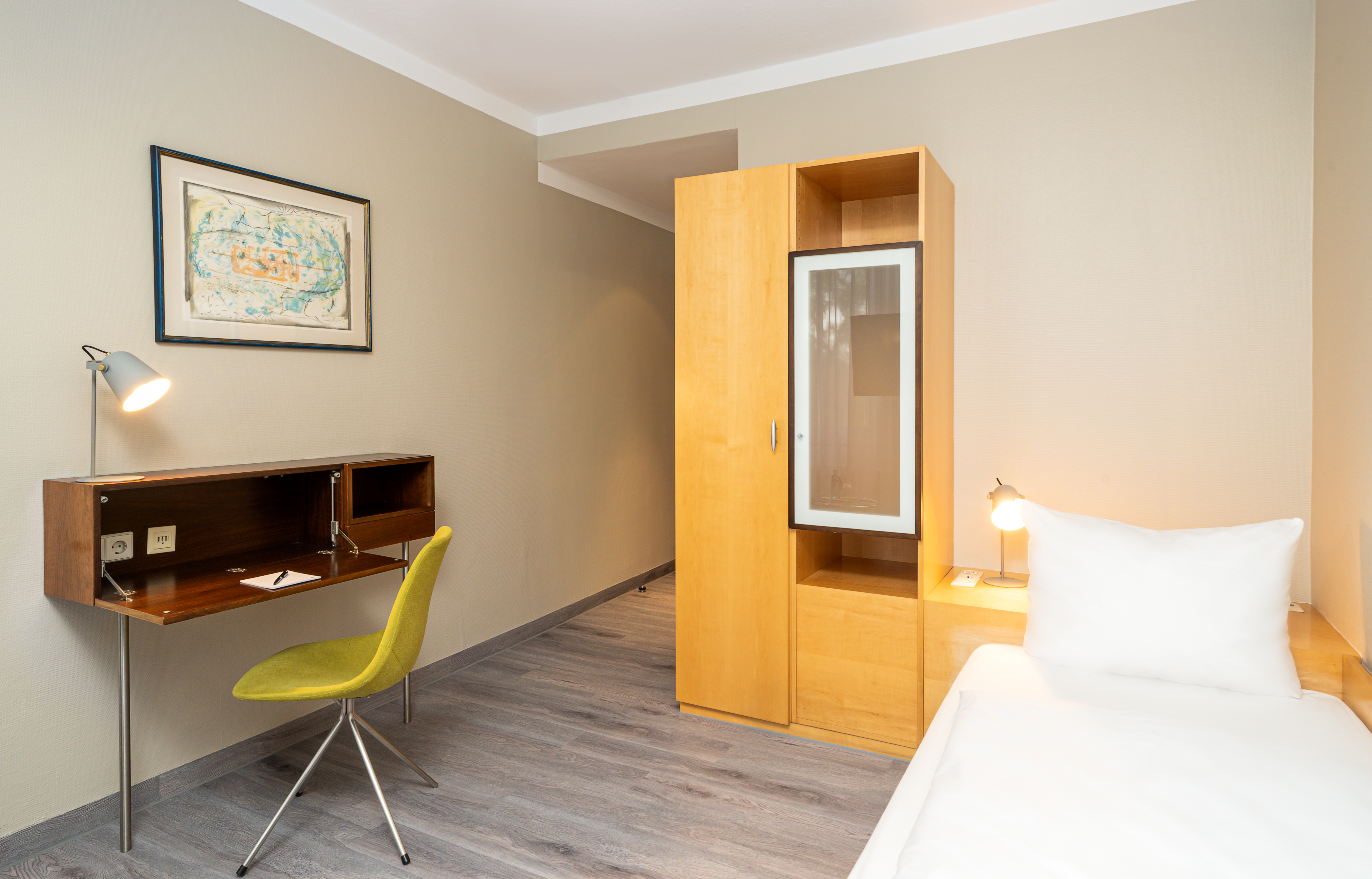 Guest room at the elaya hotel hannover city, Trademark by Wyndham in Hannover, Other than US/Canada