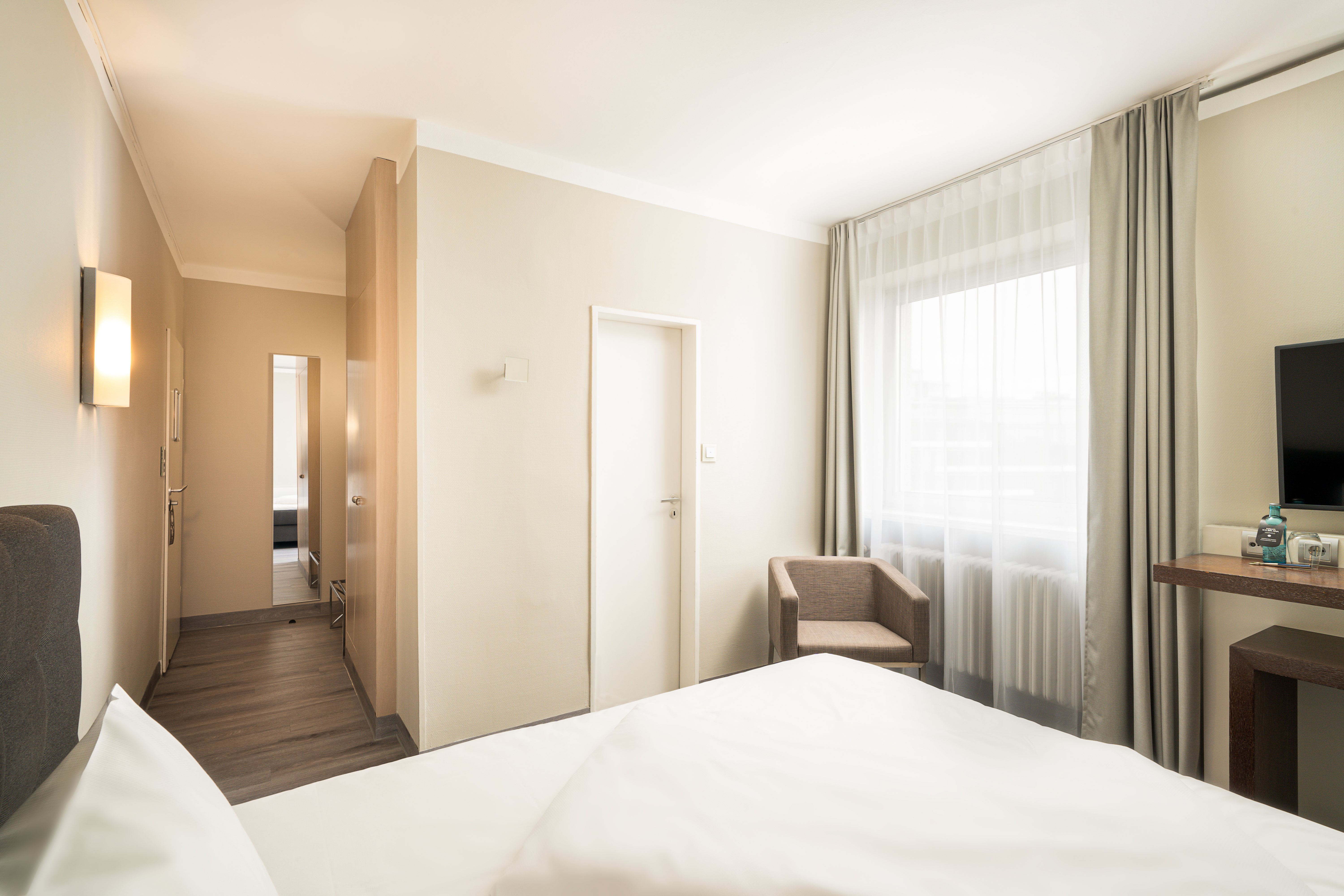 Guest room at the elaya hotel hannover city, Trademark by Wyndham in Hannover, Other than US/Canada