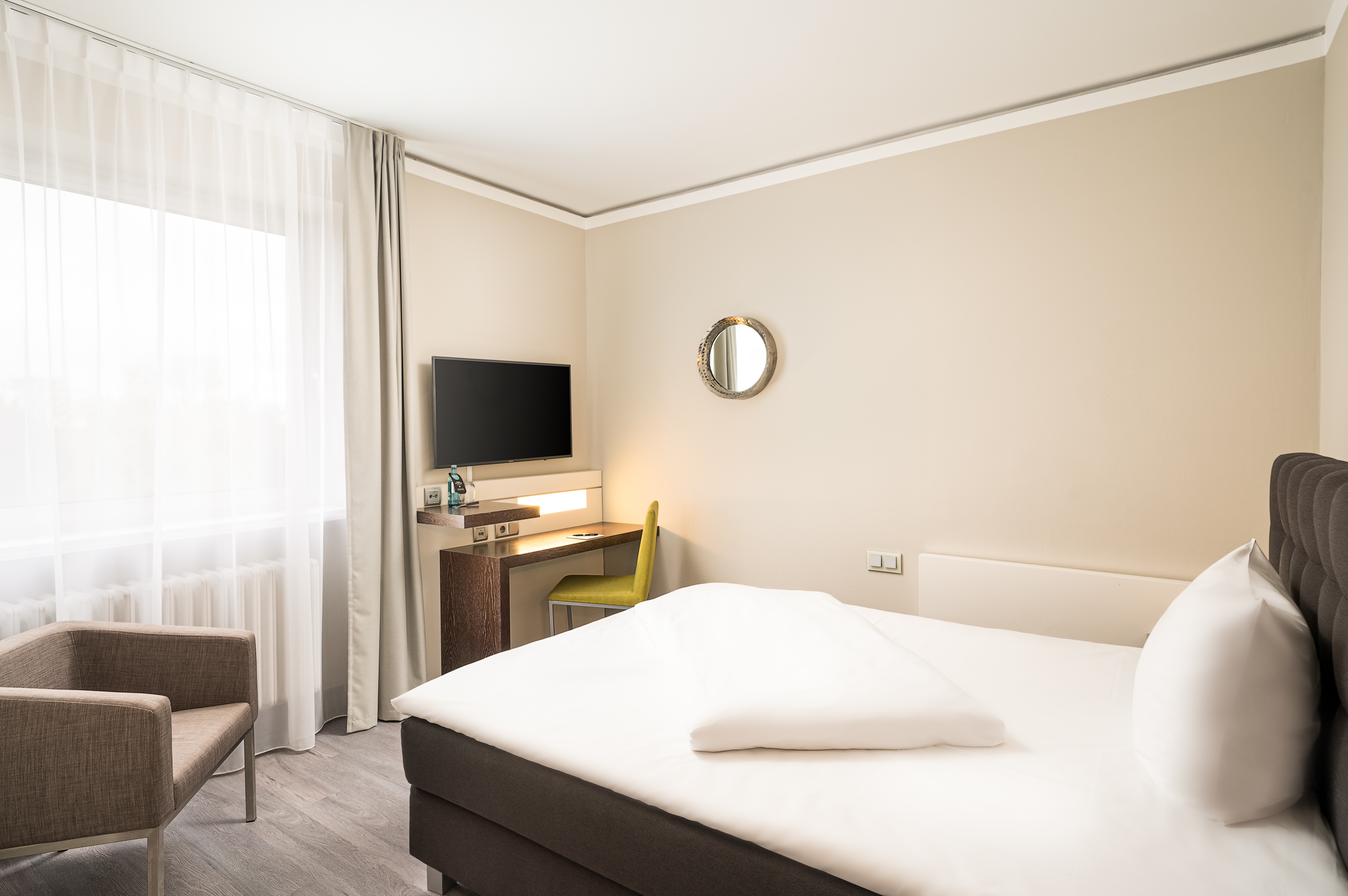 Guest room at the elaya hotel hannover city, Trademark by Wyndham in Hannover, Other than US/Canada