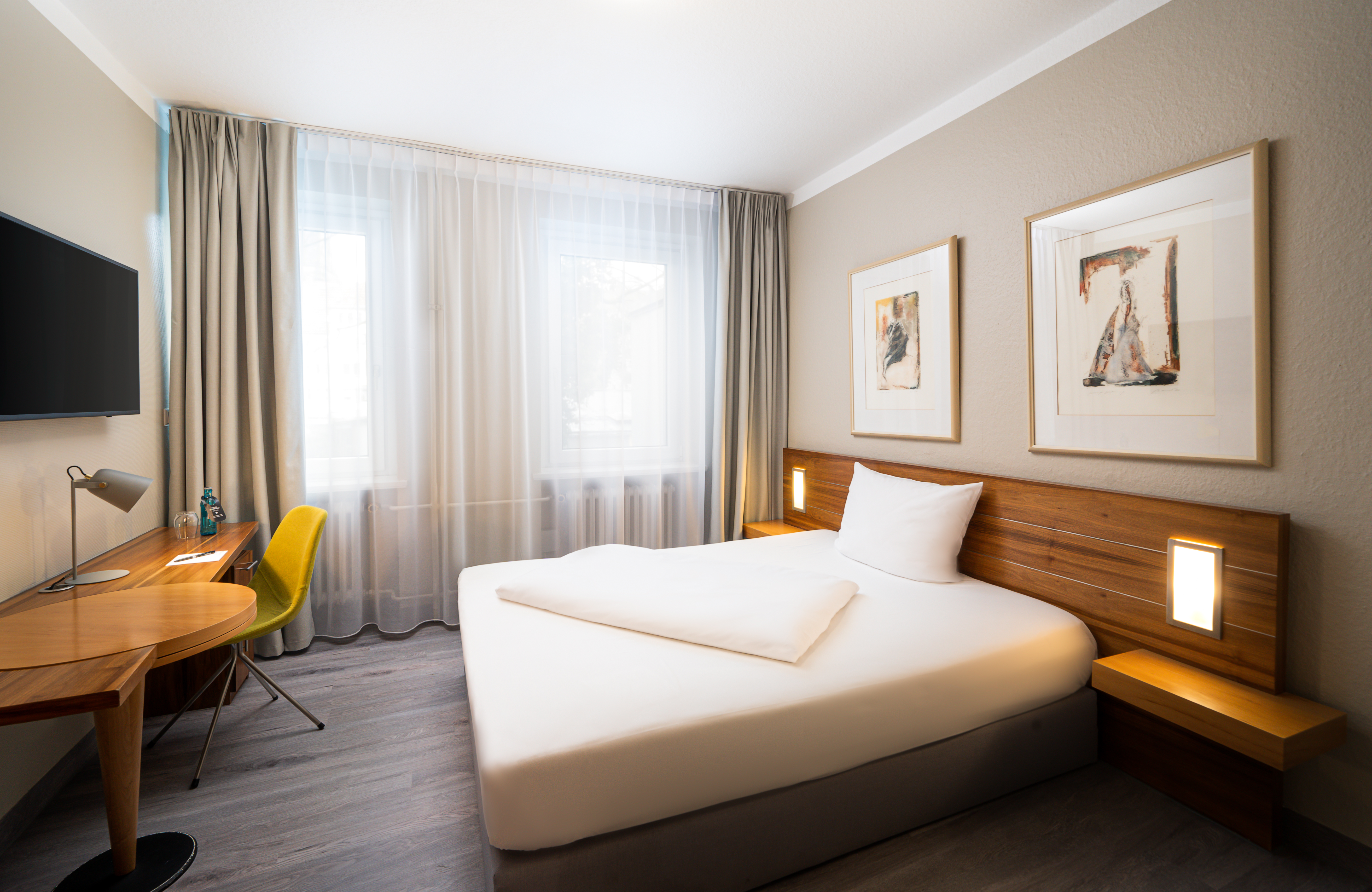 Guest room at the elaya hotel hannover city, Trademark by Wyndham in Hannover, Other than US/Canada
