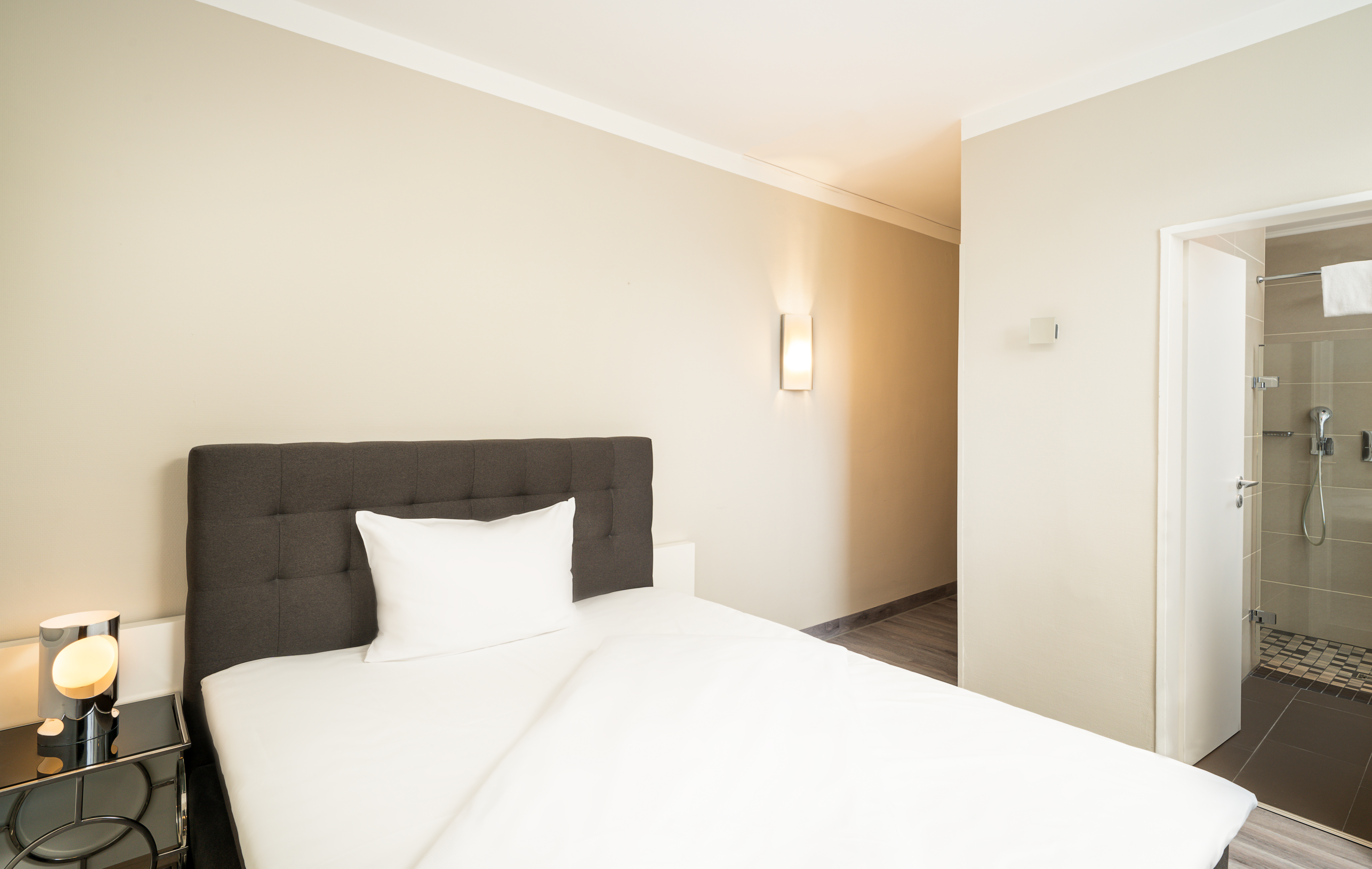 Guest room at the elaya hotel hannover city, Trademark by Wyndham in Hannover, Other than US/Canada
