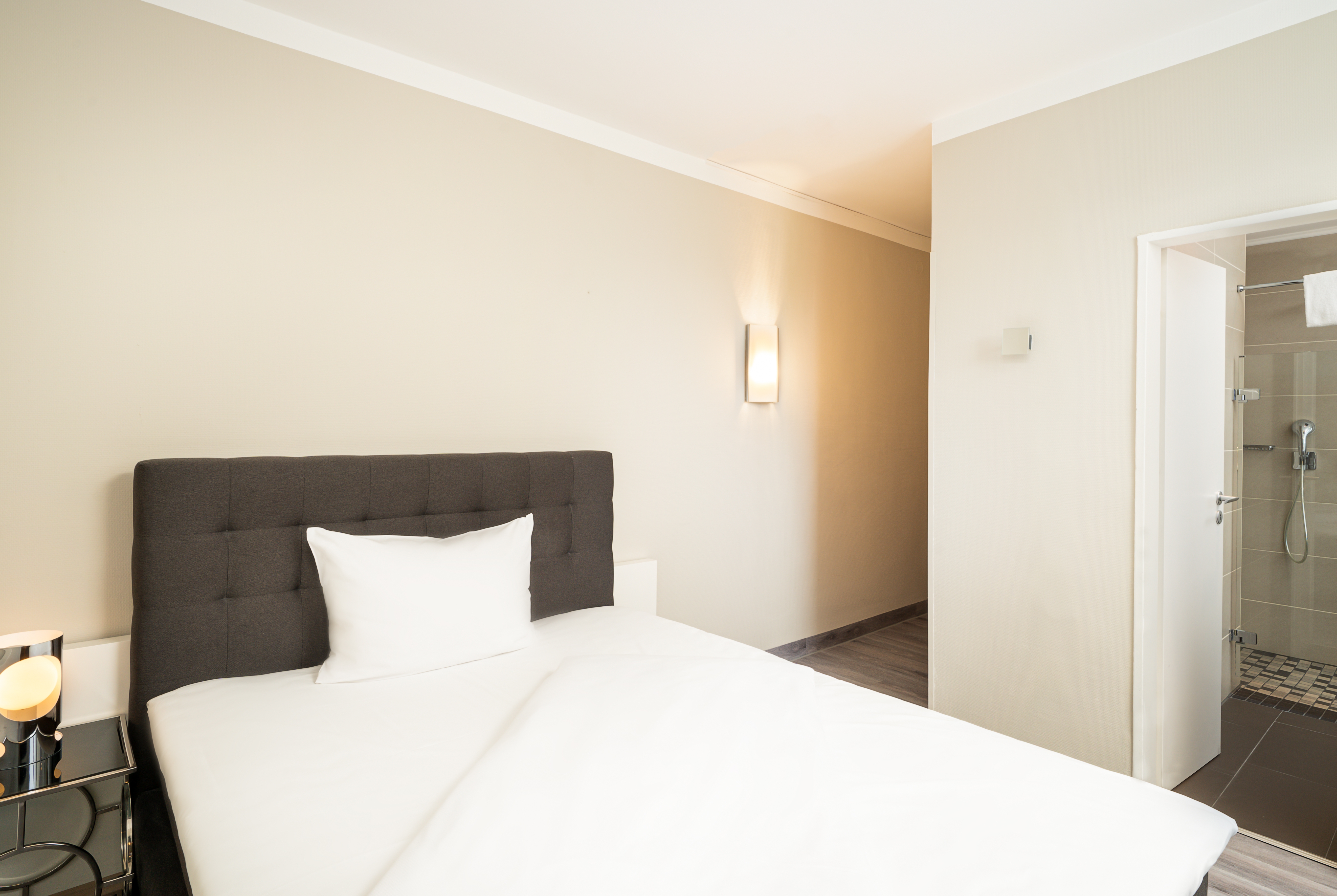 Guest room at the elaya hotel hannover city, Trademark by Wyndham in Hannover, Other than US/Canada