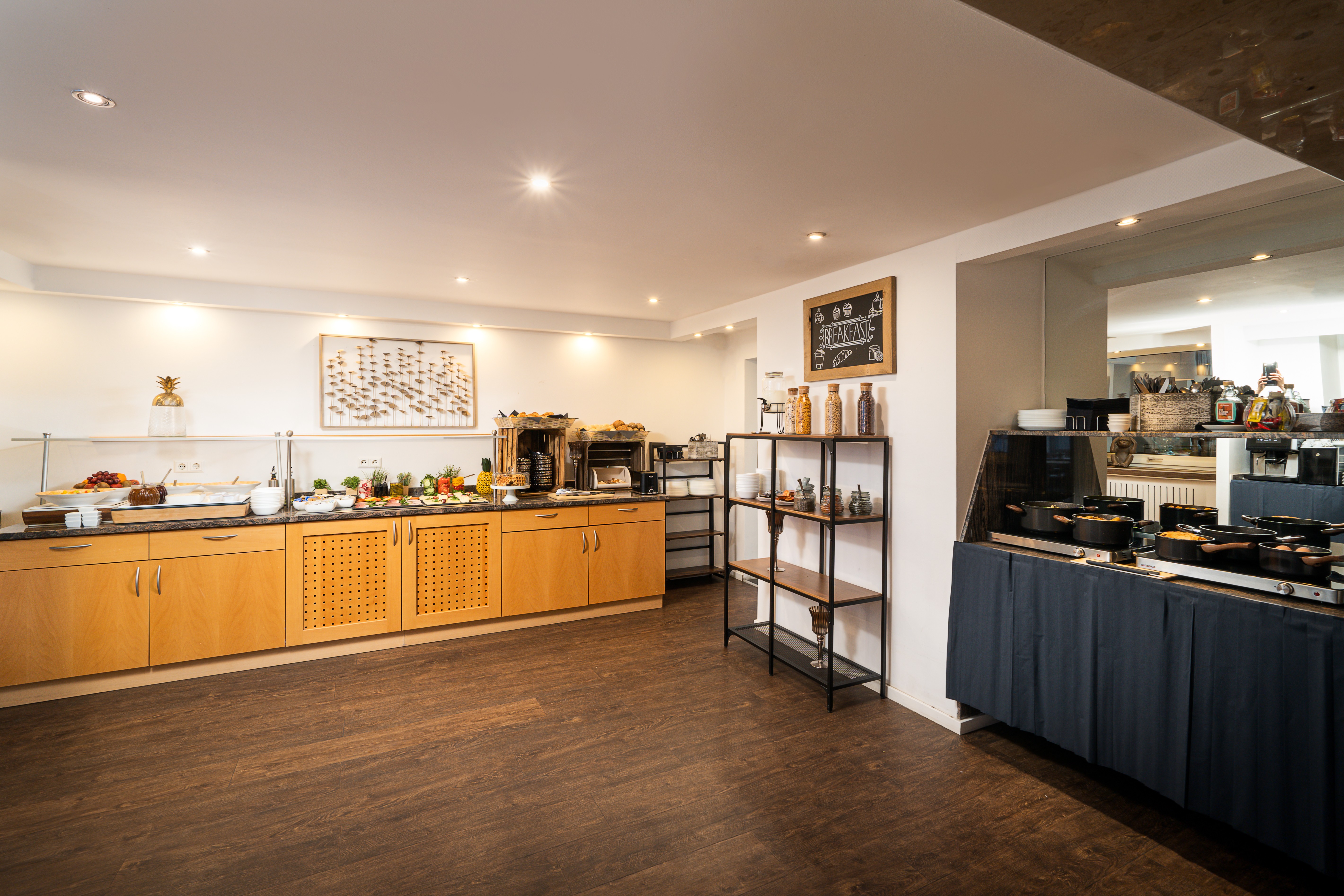 Arthotel ANA Eden Karlsruhe, Trademark Collection by Wyndham restaurant breakfast area with seating in Karlsruhe, Other than US/Canada